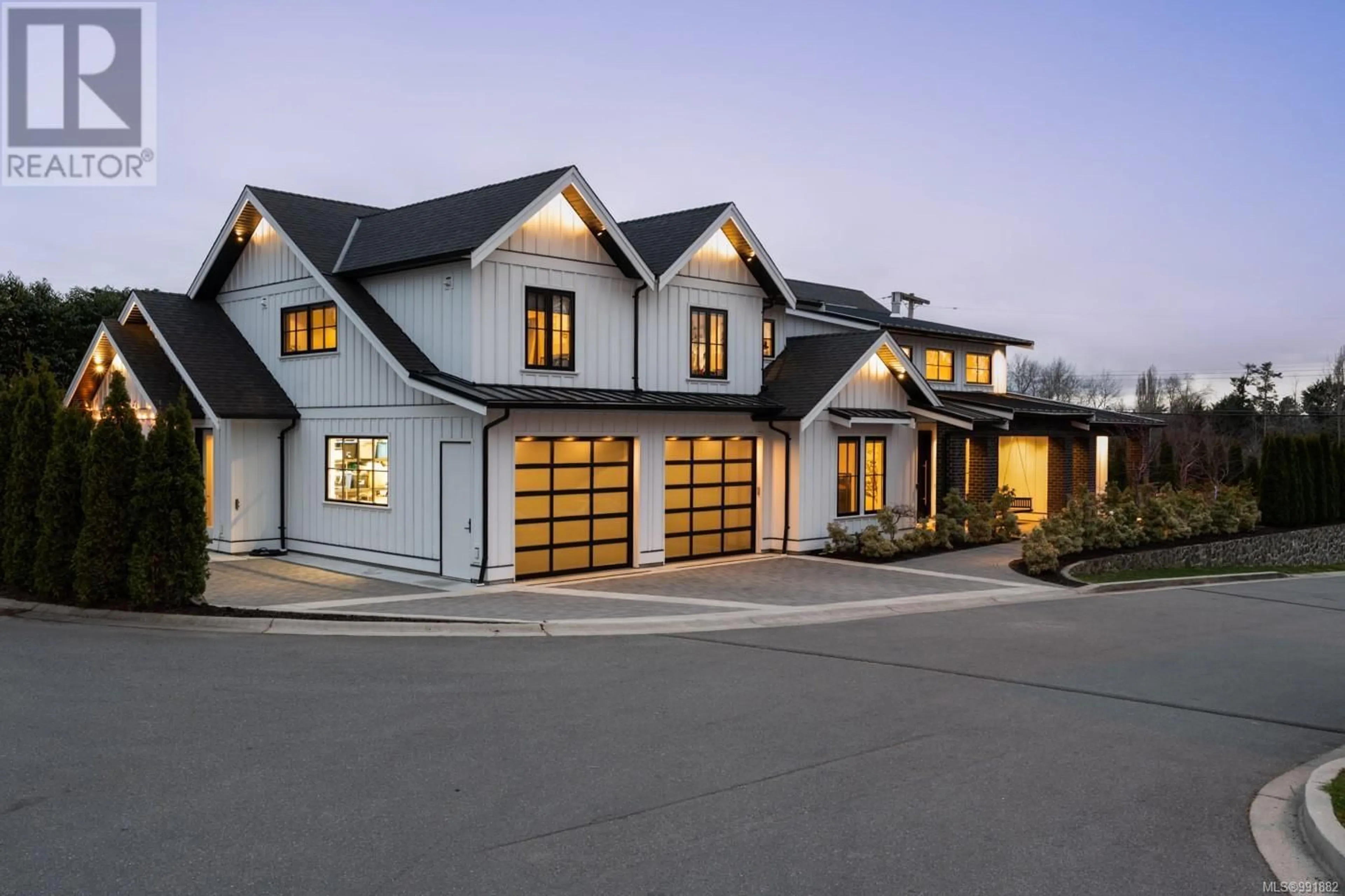 Indoor garage for 4079 Braefoot Rd, Saanich British Columbia V8X4X1