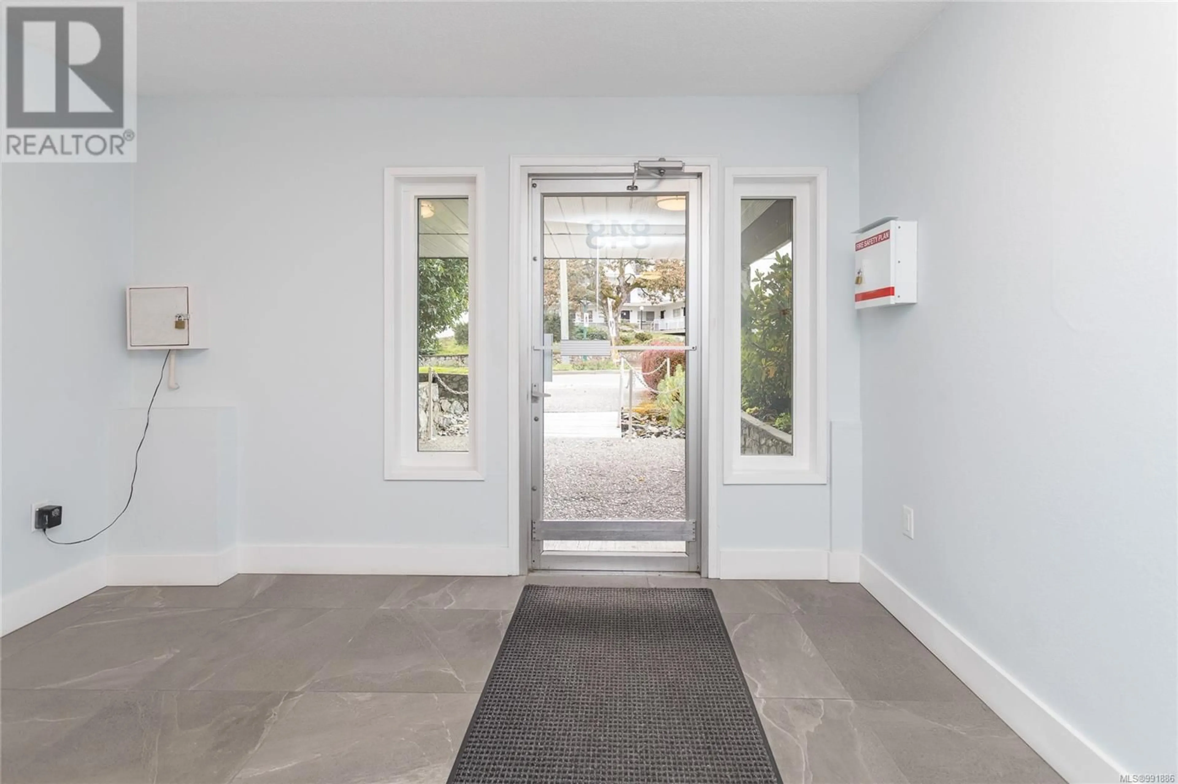 Indoor entryway for 205 848 Esquimalt Rd, Esquimalt British Columbia V9A6W9