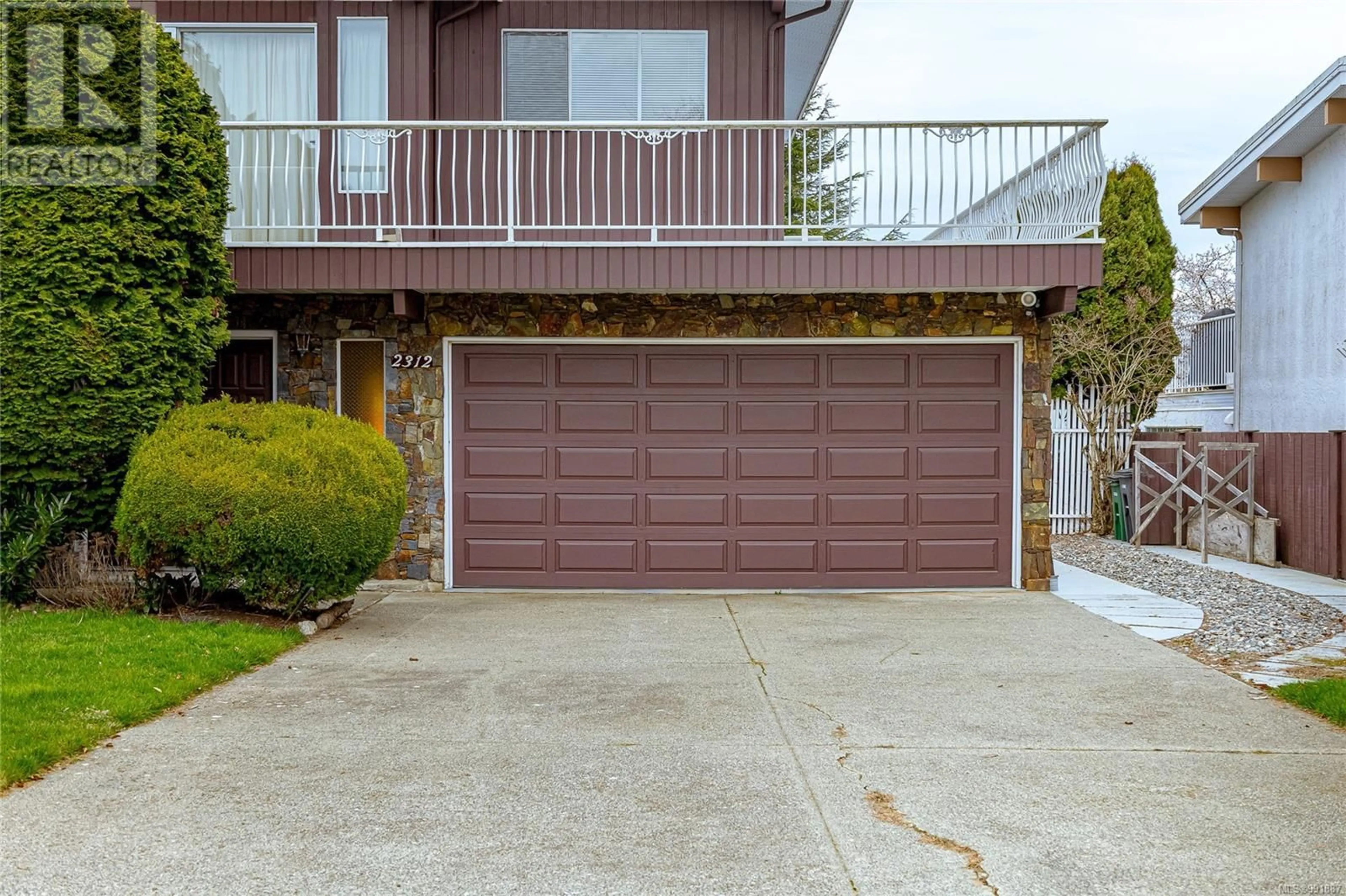 Indoor garage for 2312 Foxington Pl, Saanich British Columbia V8N5K2