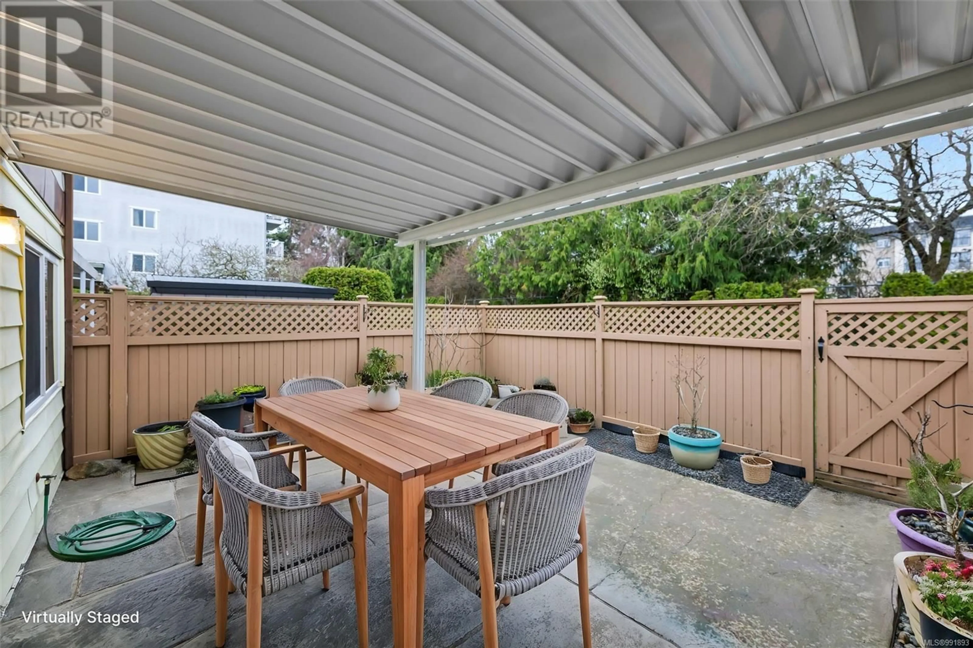 Patio, street for 21 10046 Fifth St, Sidney British Columbia V8L2X9