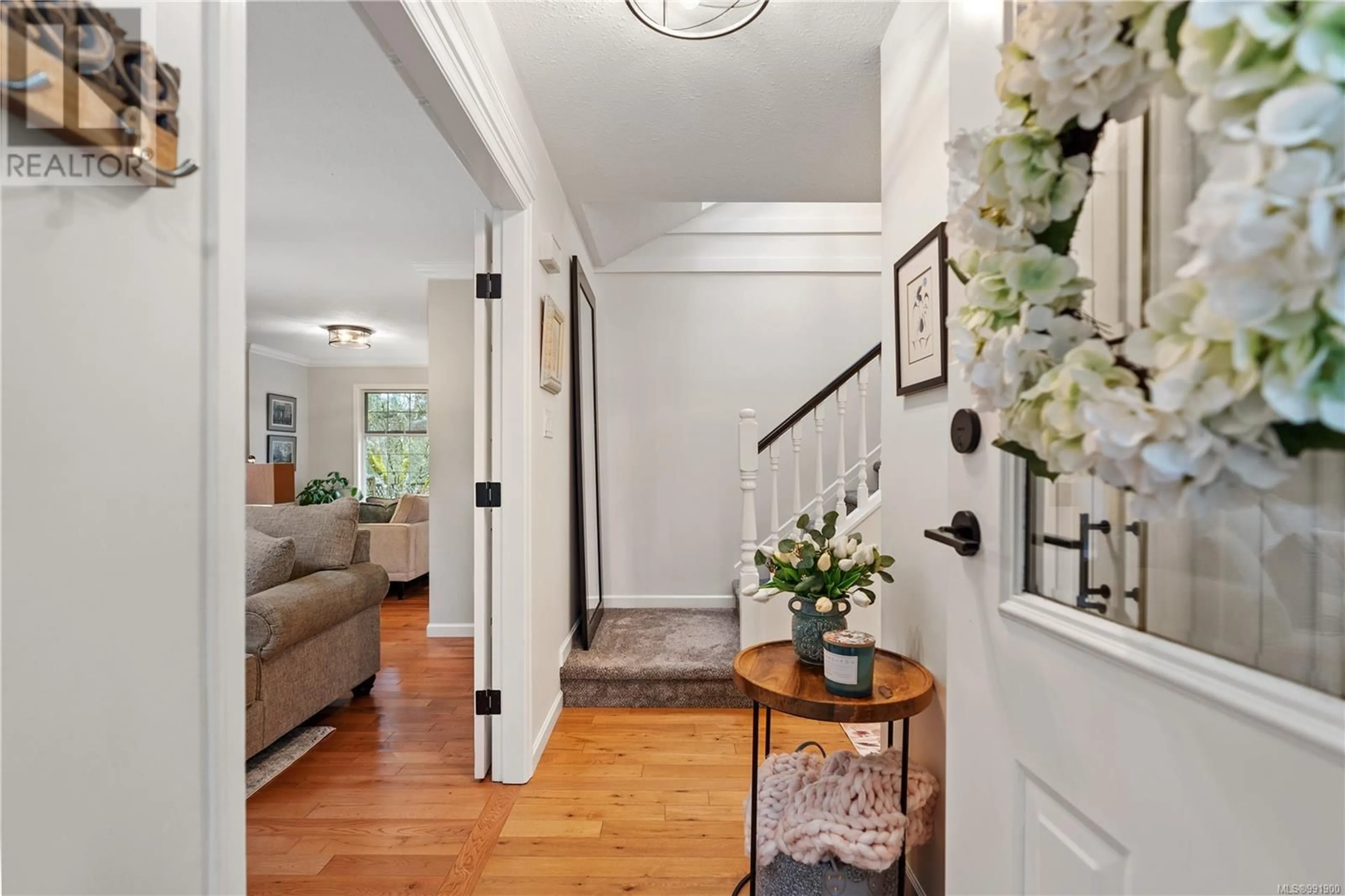 Indoor entryway for 2062 WIDOWS WALK, Shawnigan Lake British Columbia V8H2G5