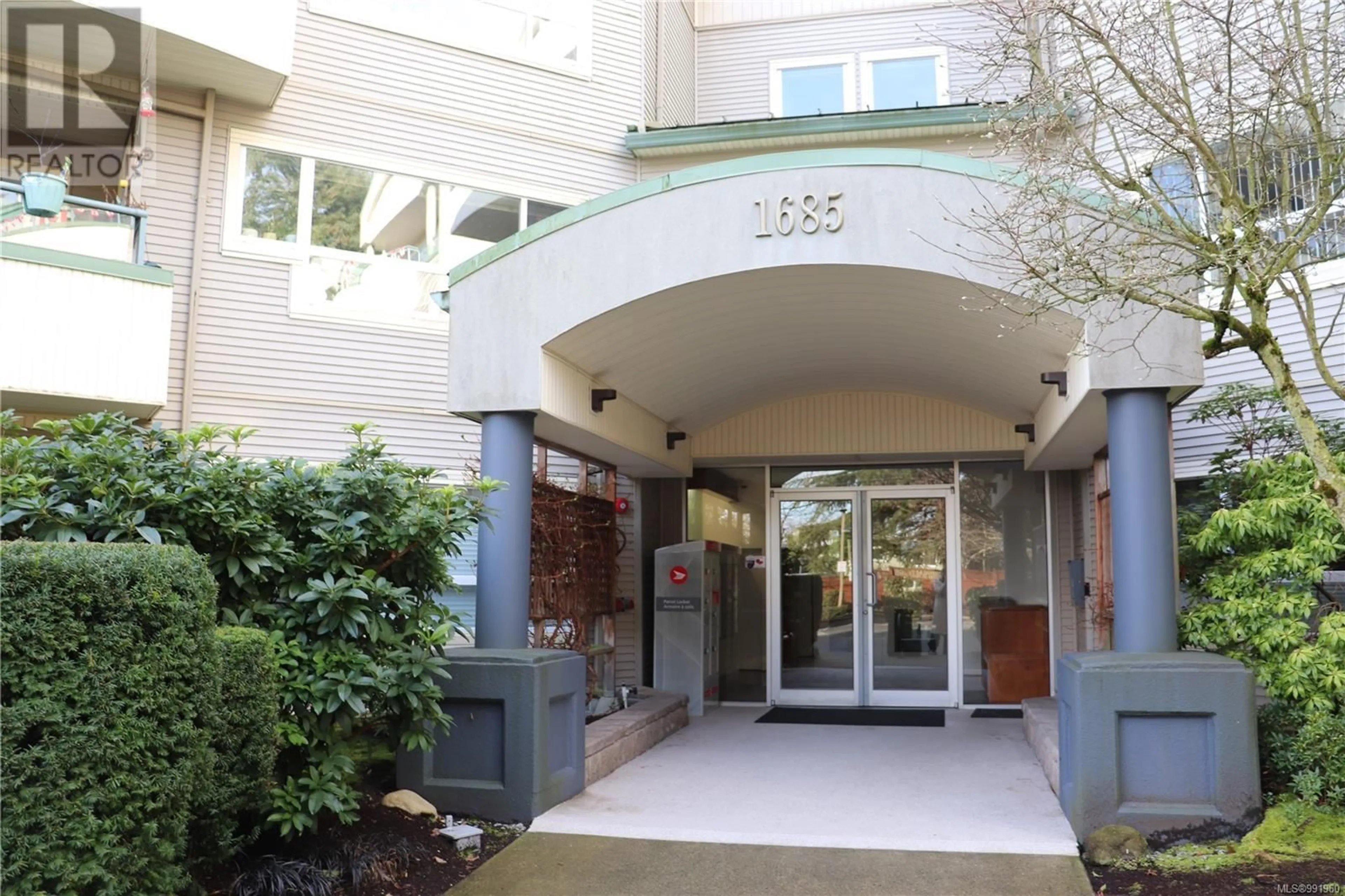 Indoor foyer for 416 - 1685 ESTEVAN ROAD, Nanaimo British Columbia V9S5V9