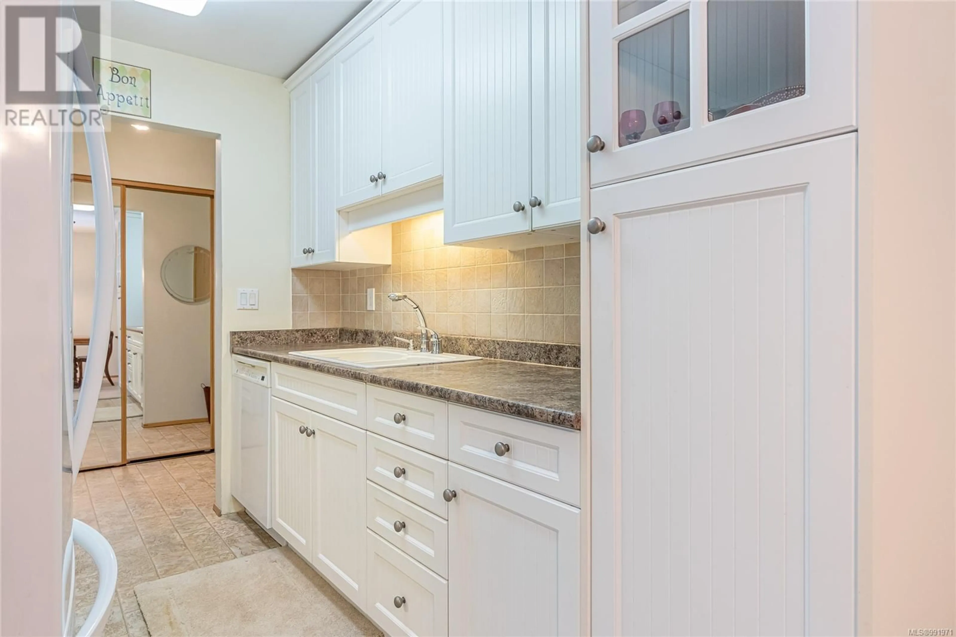 Standard kitchen, ceramic/tile floor for 211 130 Sunningdale Rd E, Qualicum Beach British Columbia V9K1P6