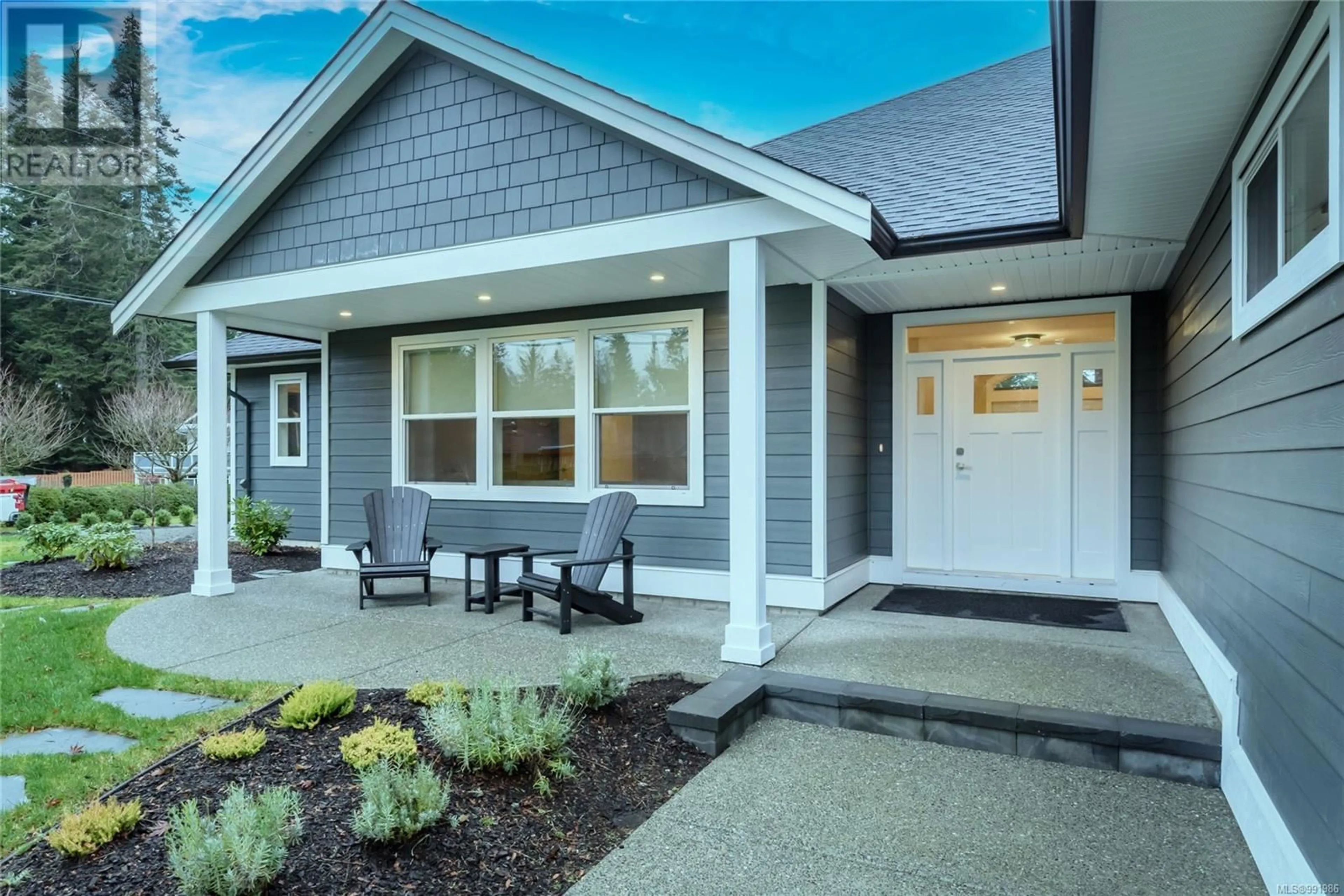 Home with vinyl exterior material, street for 8968 HENDERSON AVENUE, Black Creek British Columbia V9J1A4