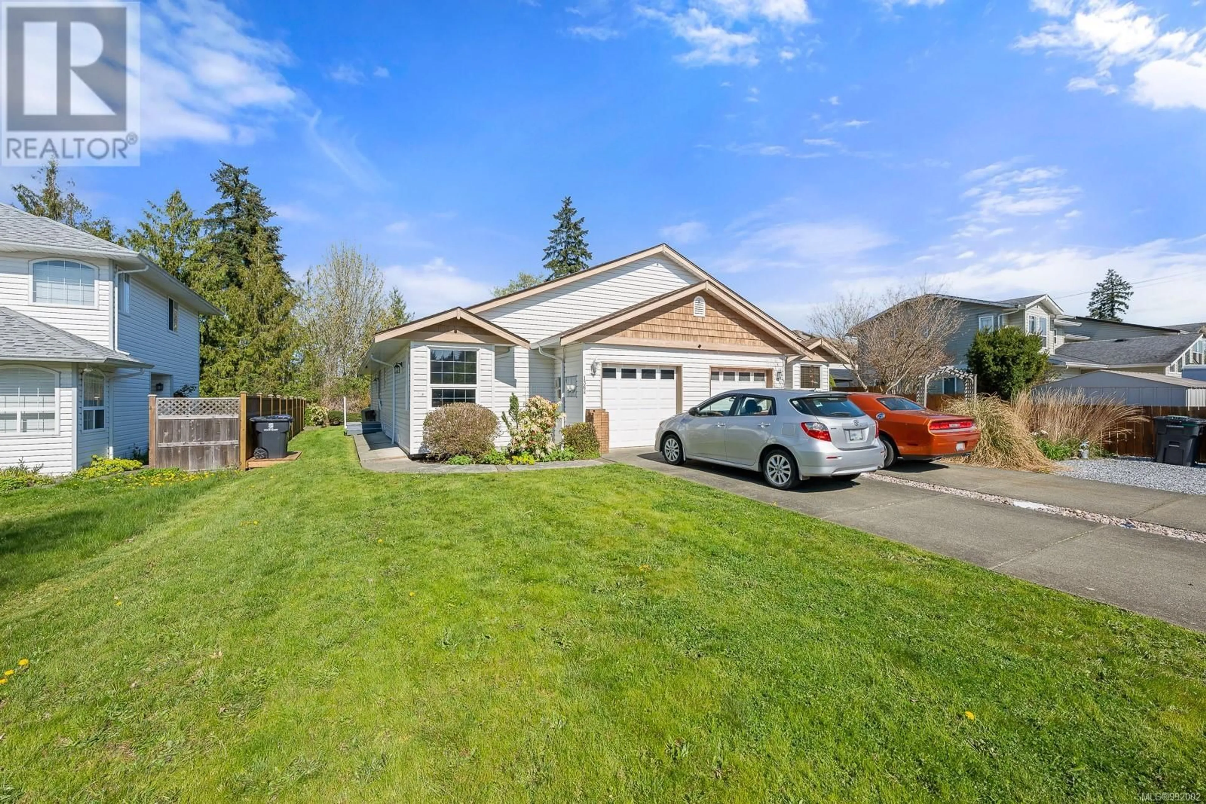 Home with vinyl exterior material, street for B - 136 ARCHERY CRESCENT, Courtenay British Columbia V9N8Y1