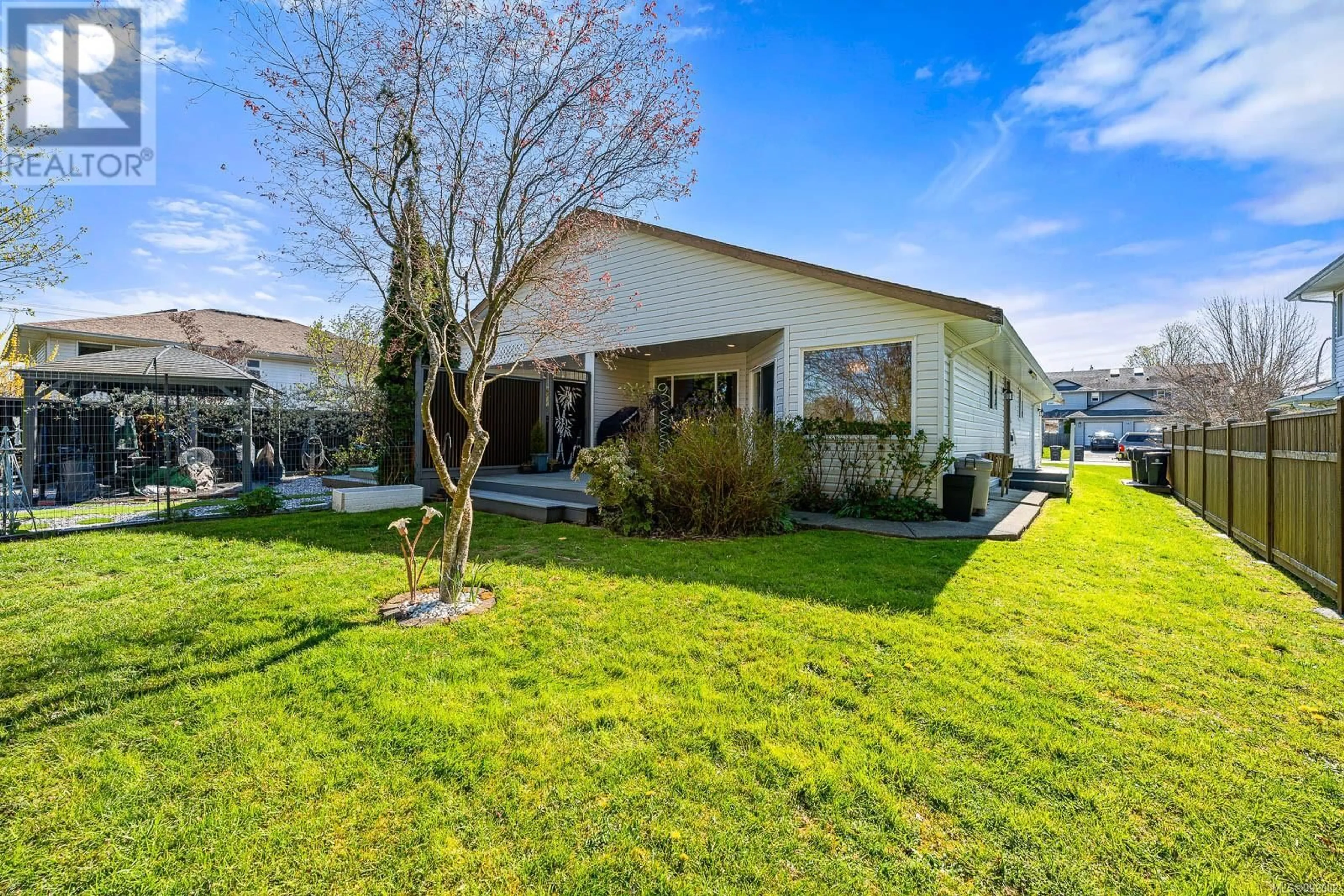 Patio, street for B - 136 ARCHERY CRESCENT, Courtenay British Columbia V9N8Y1