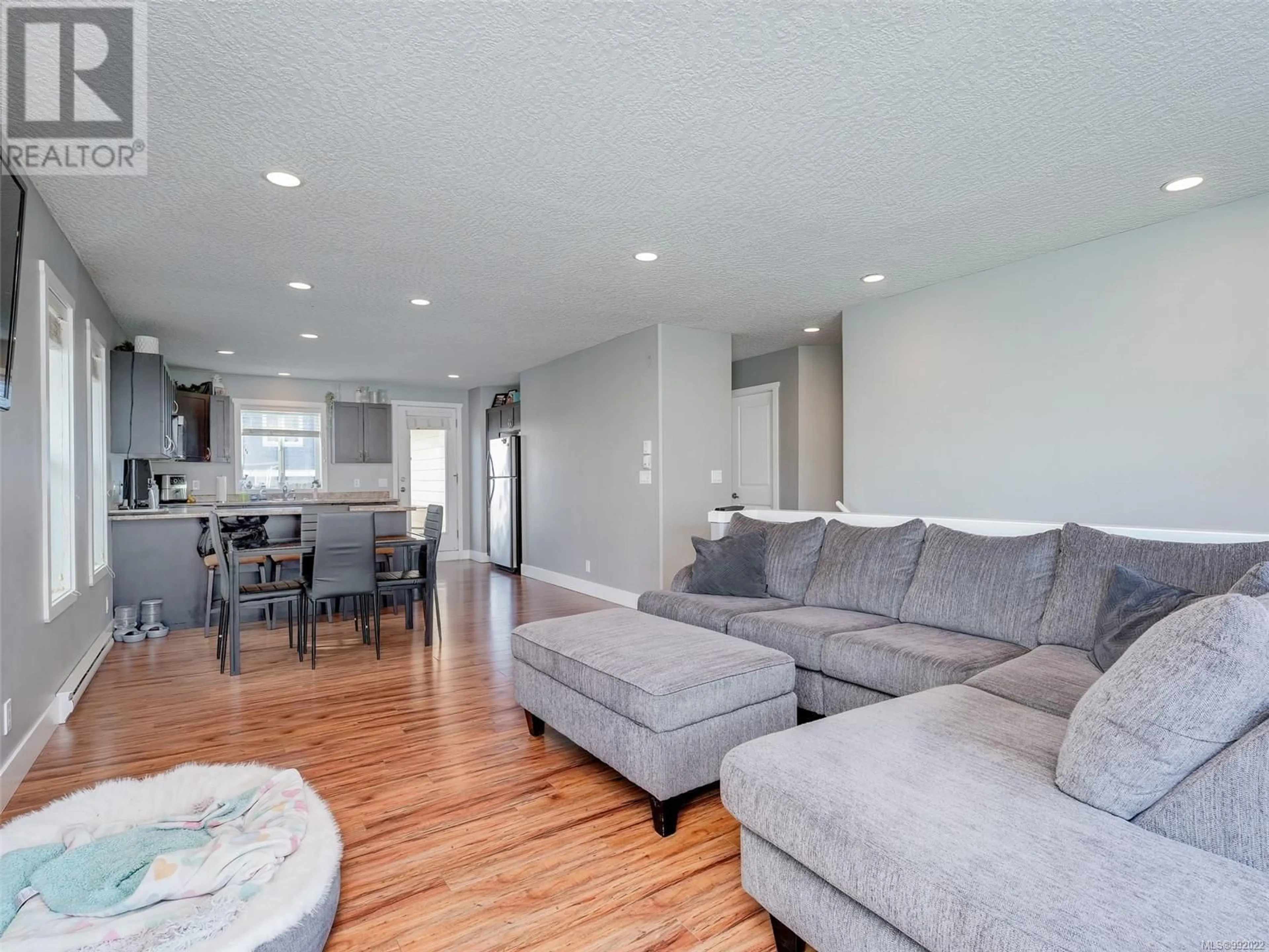 Living room with furniture, wood/laminate floor for 6753 STEEPLE CHASE, Sooke British Columbia V9Z0W3