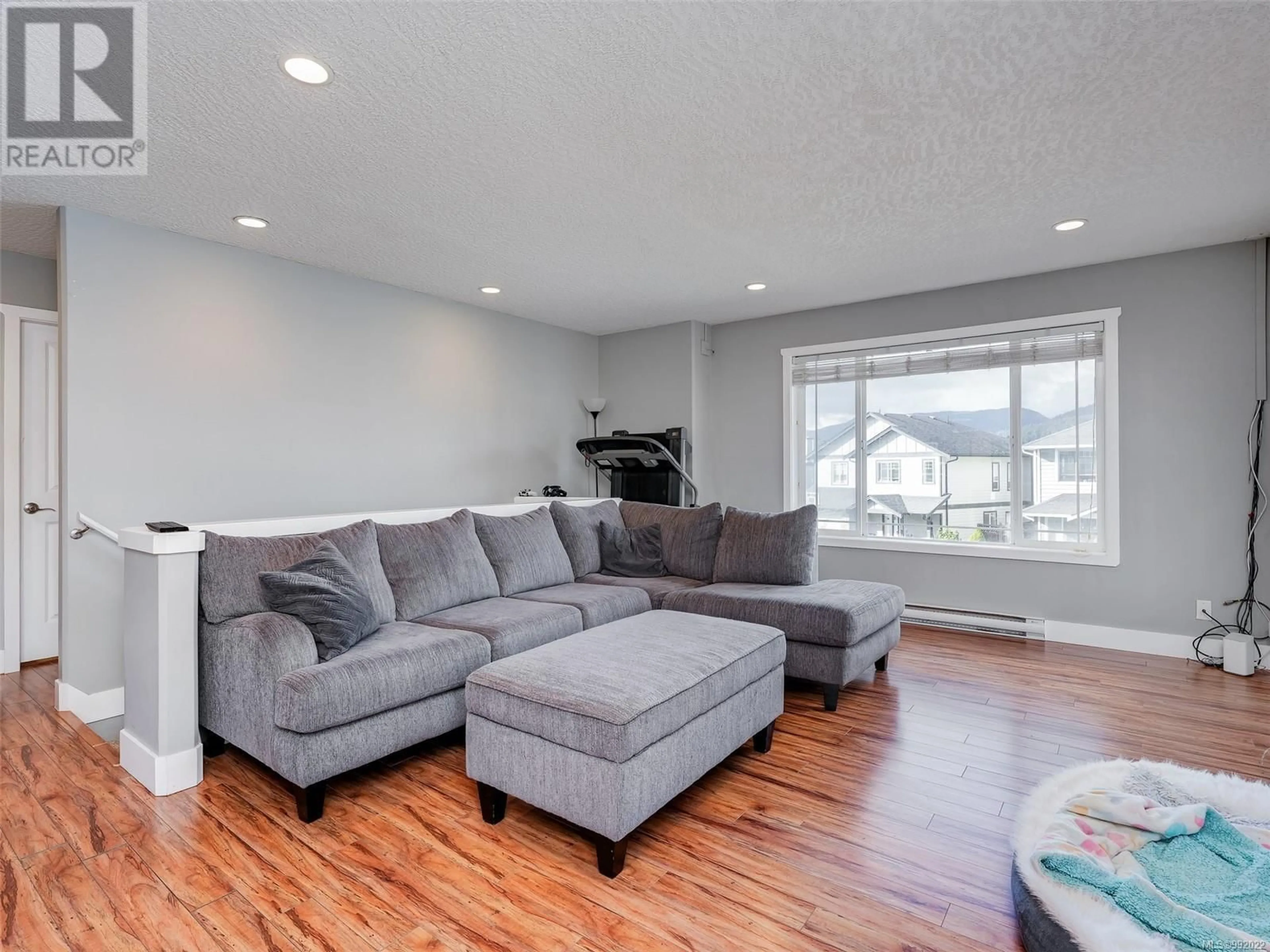 Living room with furniture, unknown for 6753 STEEPLE CHASE, Sooke British Columbia V9Z0W3