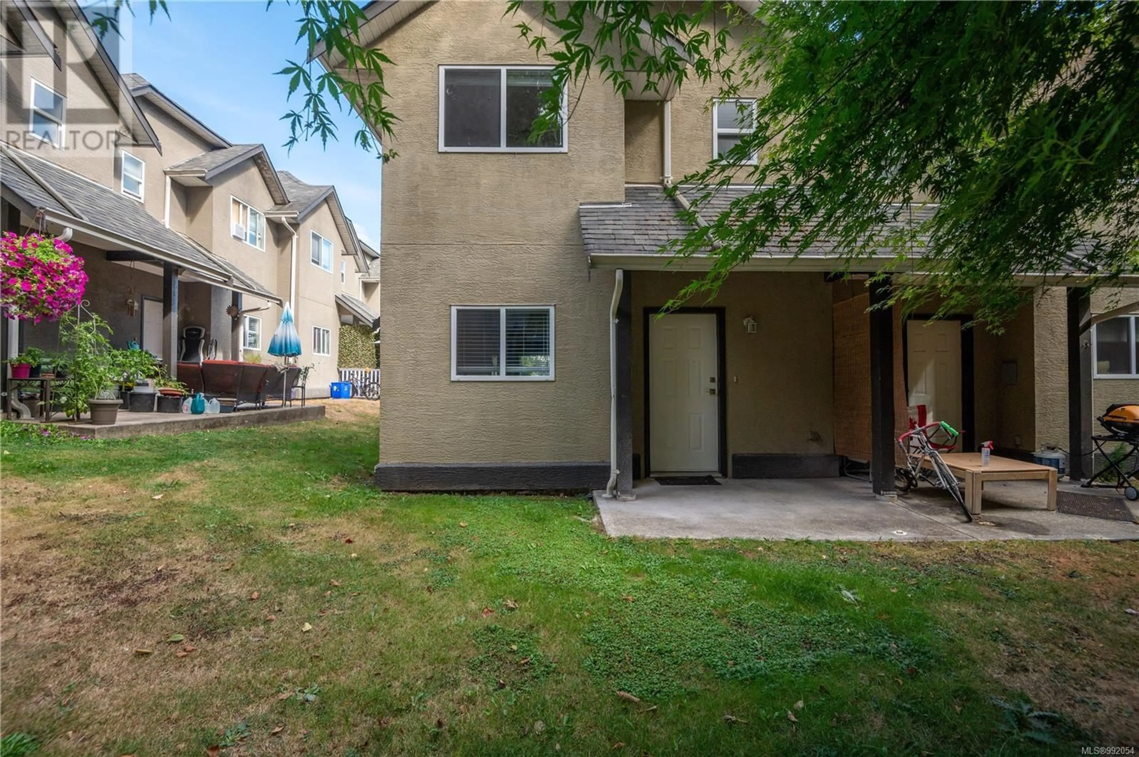 Patio, street for 6 - 555 ROCKLAND ROAD, Campbell River British Columbia V9W8B7