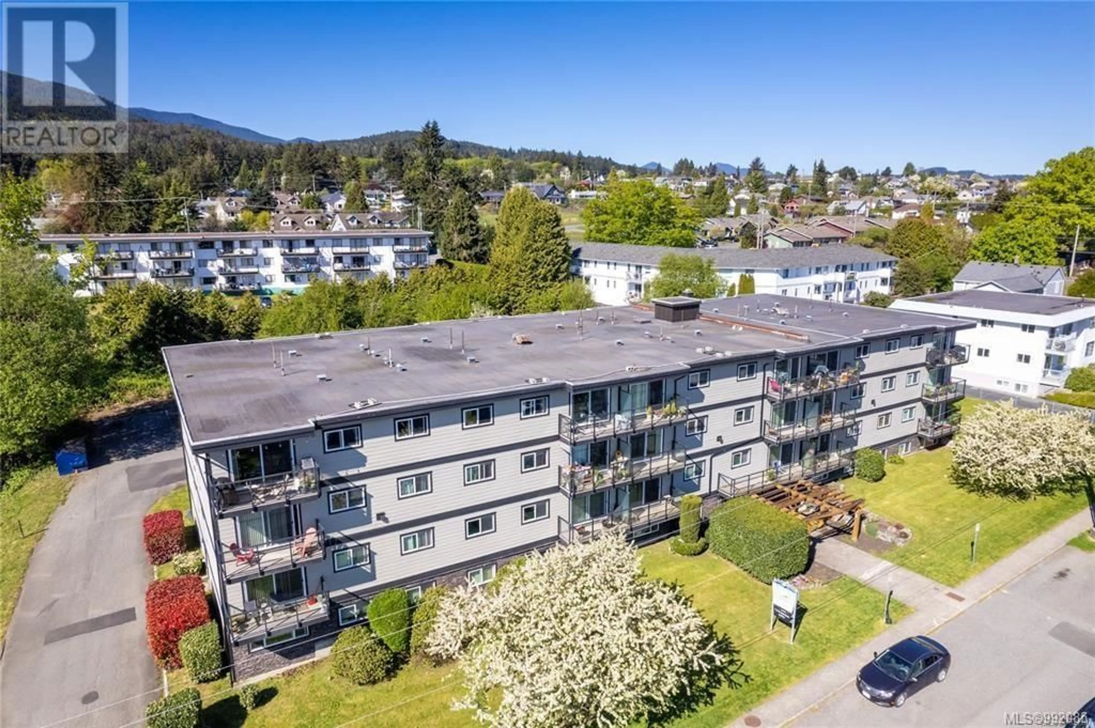 A pic from outside/outdoor area/front of a property/back of a property/a pic from drone, mountain view for 101 - 218 BAYVIEW AVENUE, Ladysmith British Columbia V9G1S9