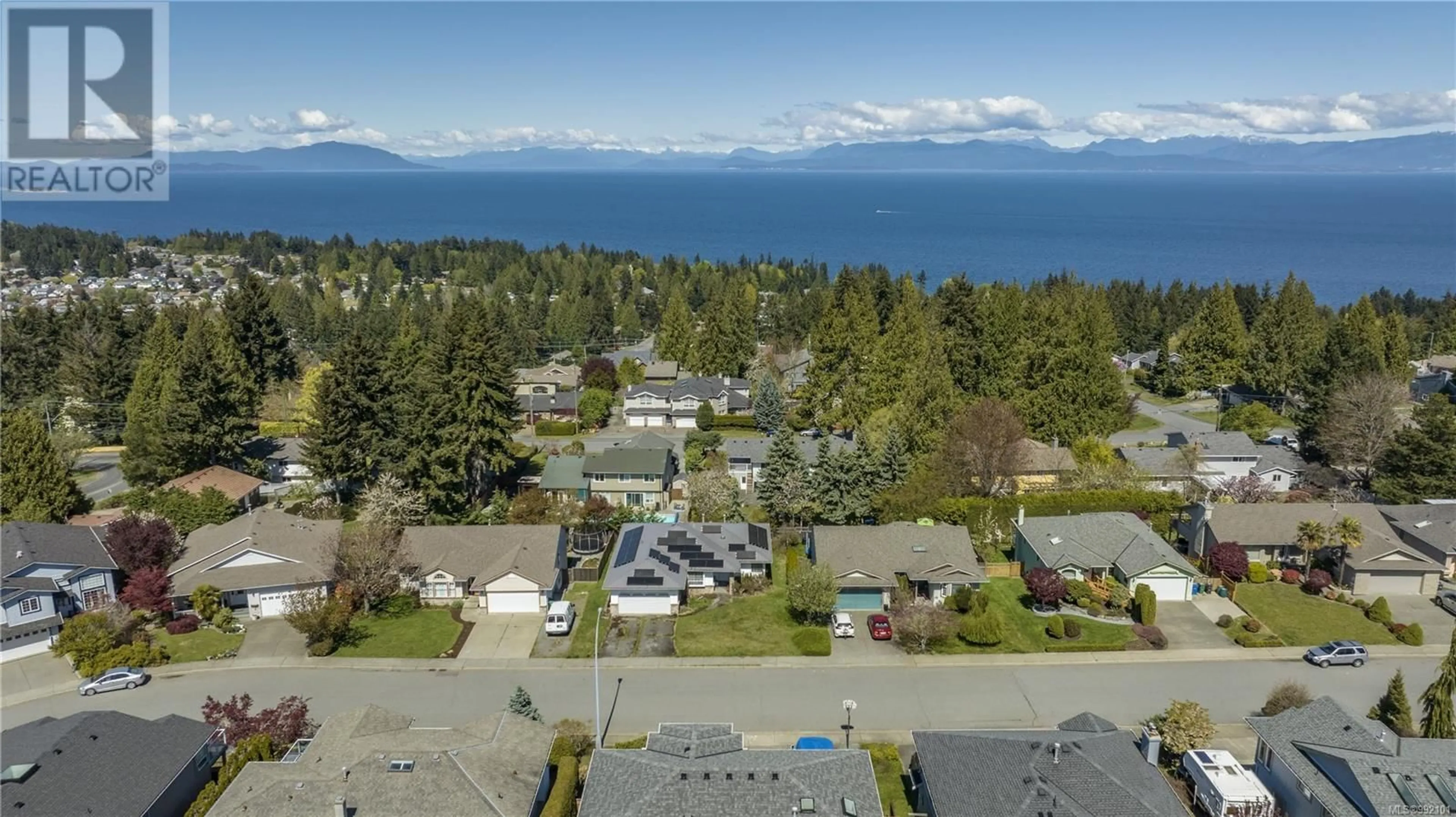 A pic from outside/outdoor area/front of a property/back of a property/a pic from drone, water/lake/river/ocean view for 5658 Malibu Terr, Nanaimo British Columbia V9T5W7