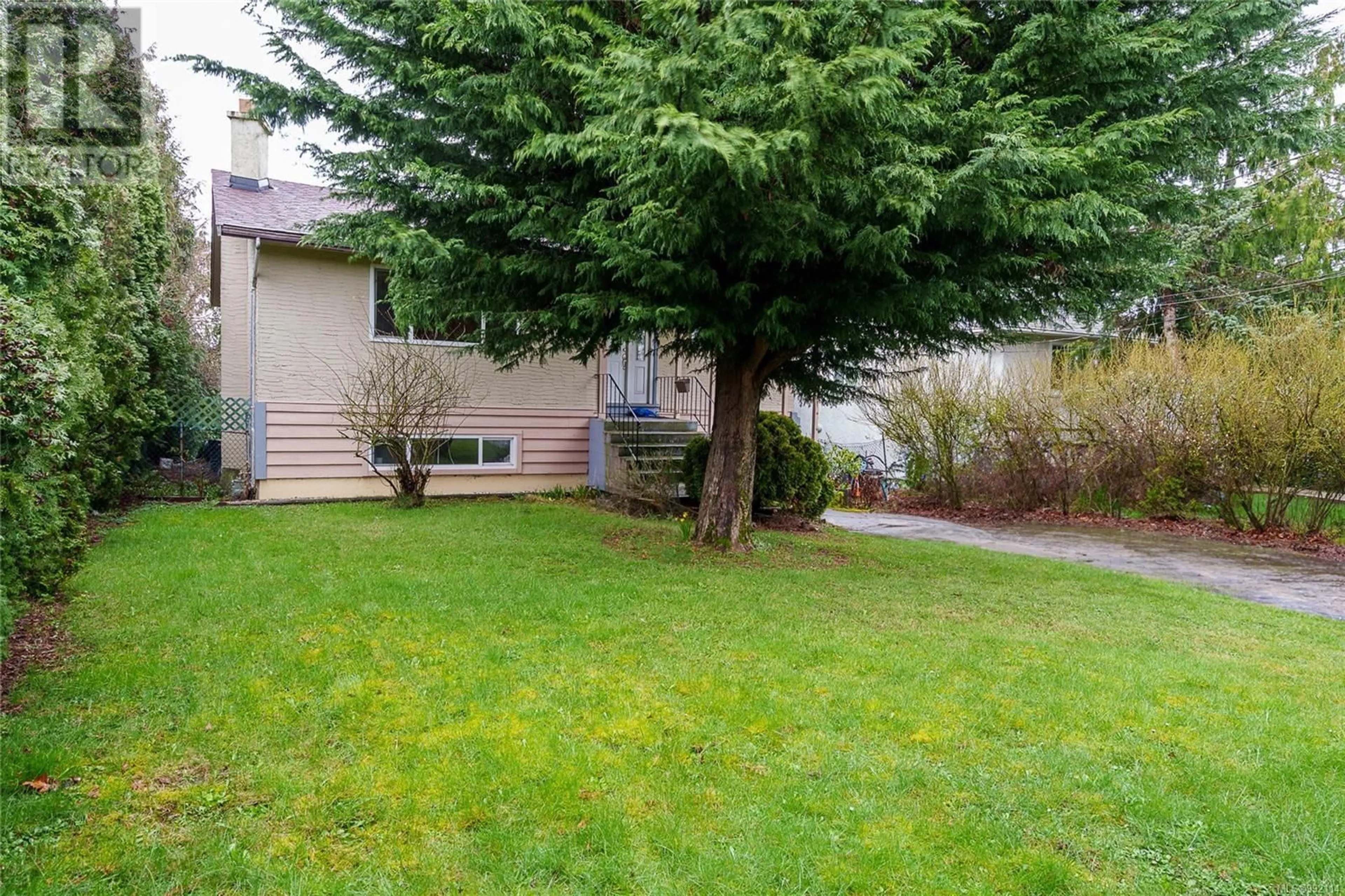 Patio, street for 1819 FELTHAM ROAD, Saanich British Columbia V8N2A4