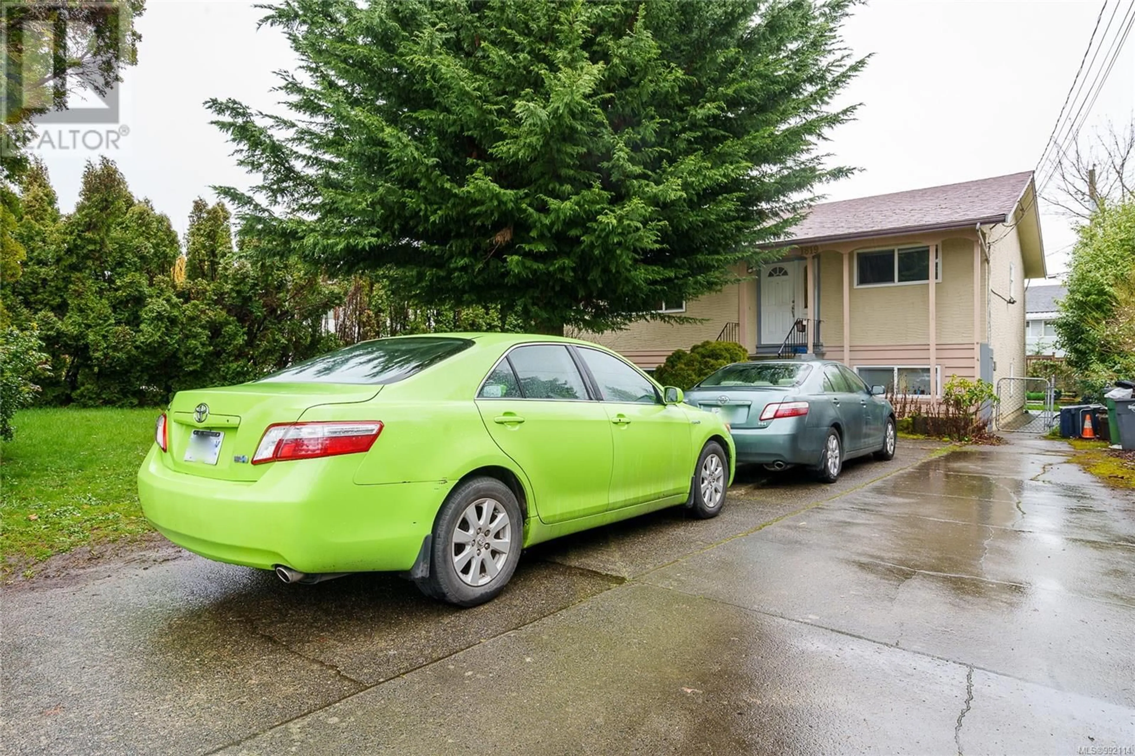 Parking for 1819 FELTHAM ROAD, Saanich British Columbia V8N2A4