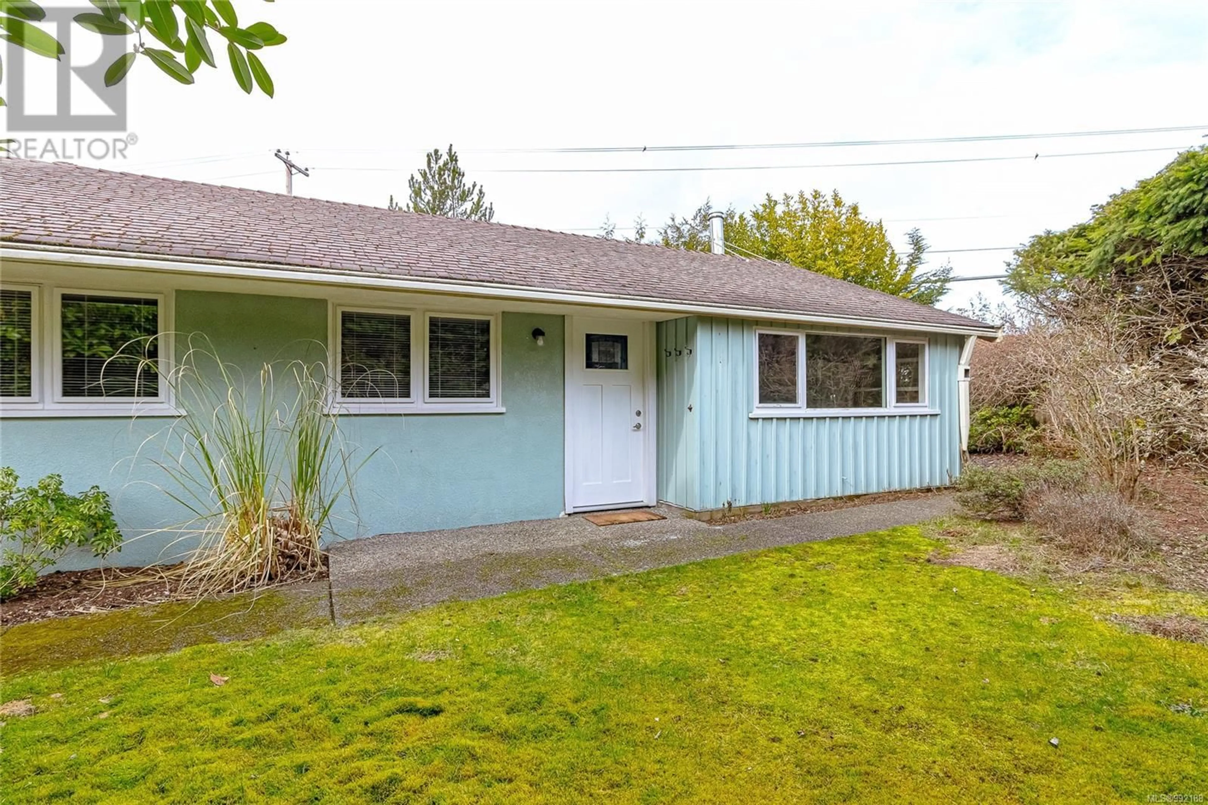 Home with vinyl exterior material, street for 421 QUATSINO ROAD, Qualicum Beach British Columbia V9K1B5