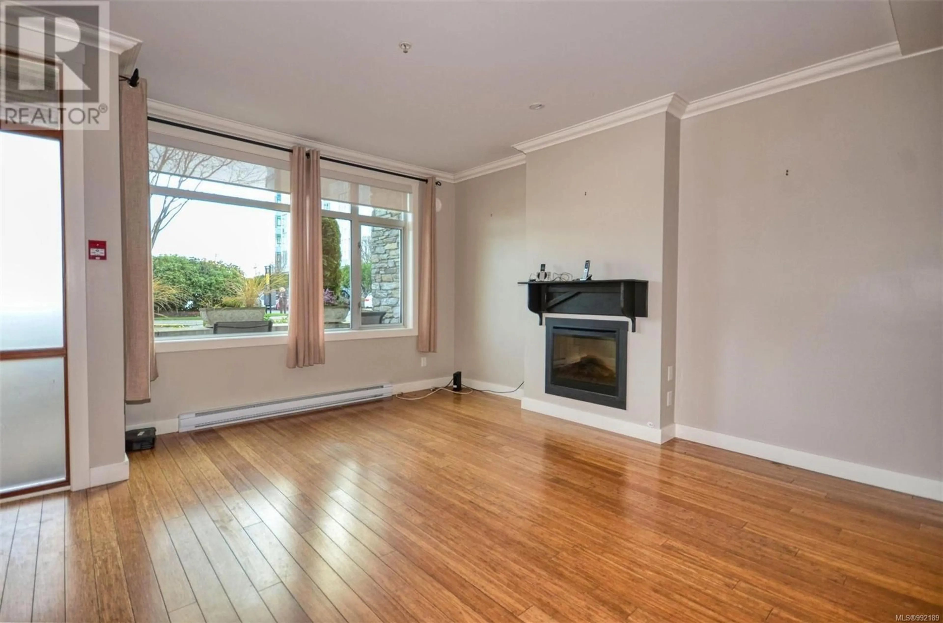 A pic of a room for 102 - 9820 SEAPORT PLACE, Sidney British Columbia V8L4X3