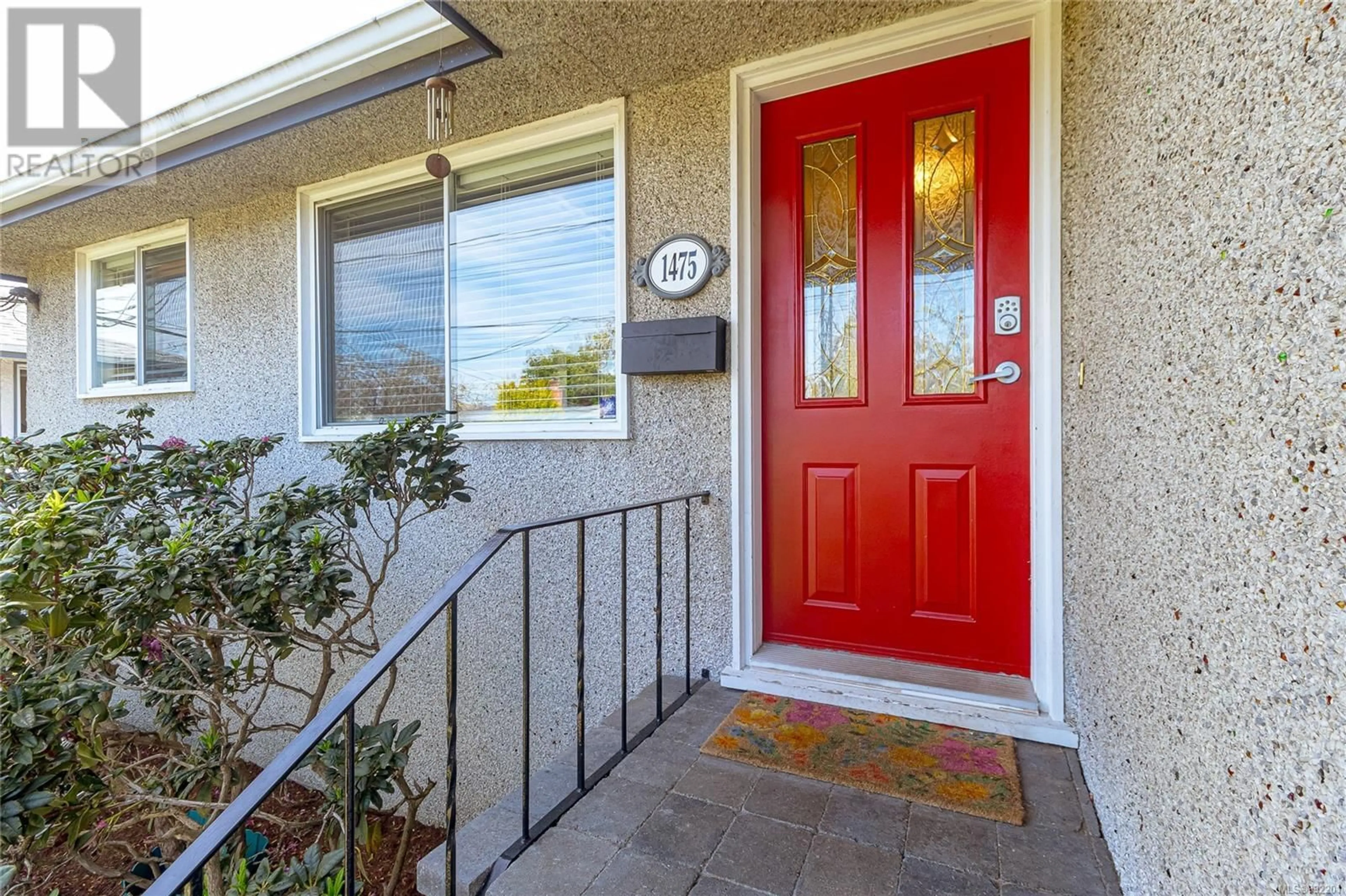 Indoor entryway for 1475 STROUD ROAD, Victoria British Columbia V8T2K7