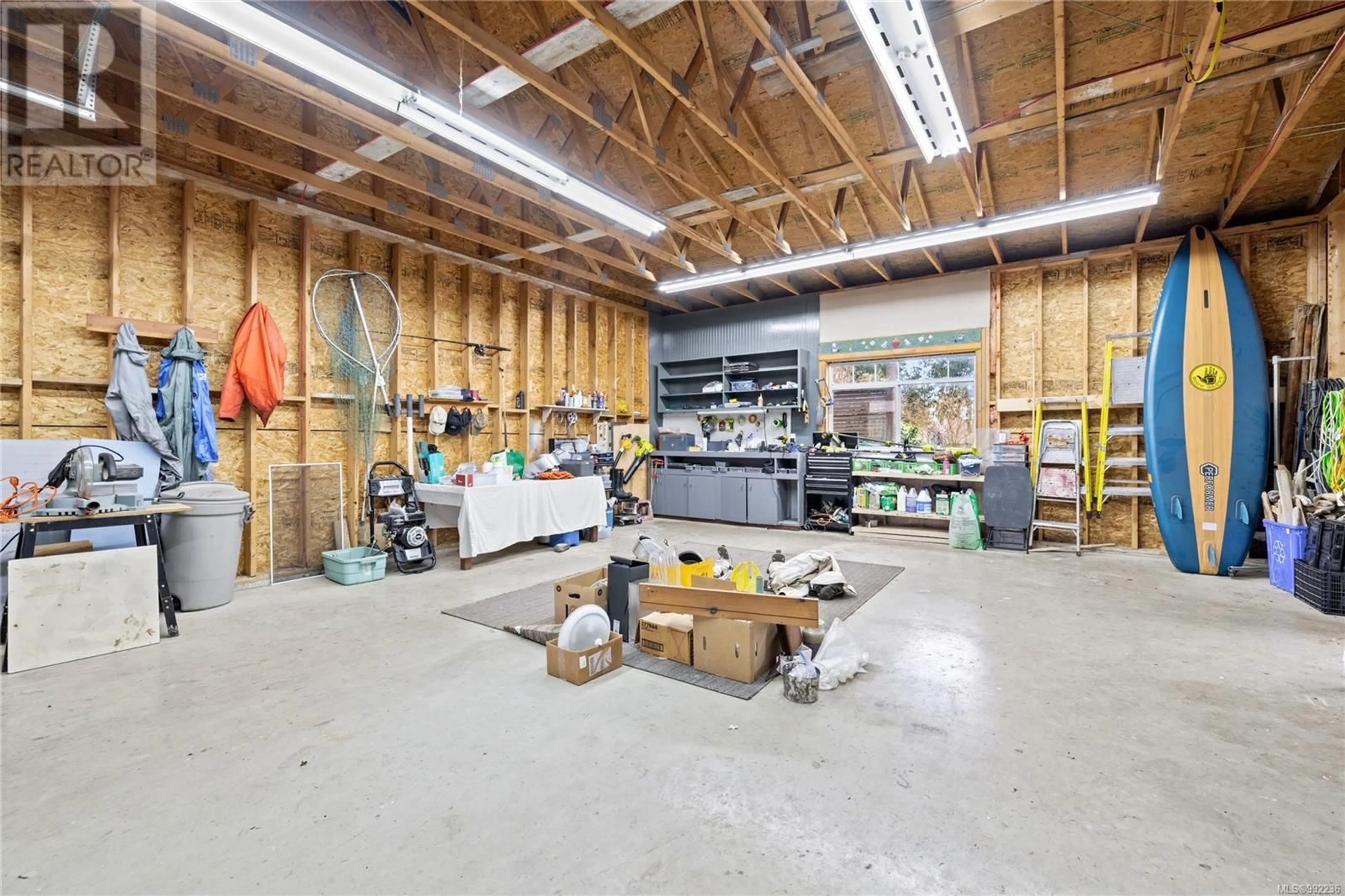 Indoor garage for 141 BUTLER AVENUE, Parksville British Columbia V9P1K9