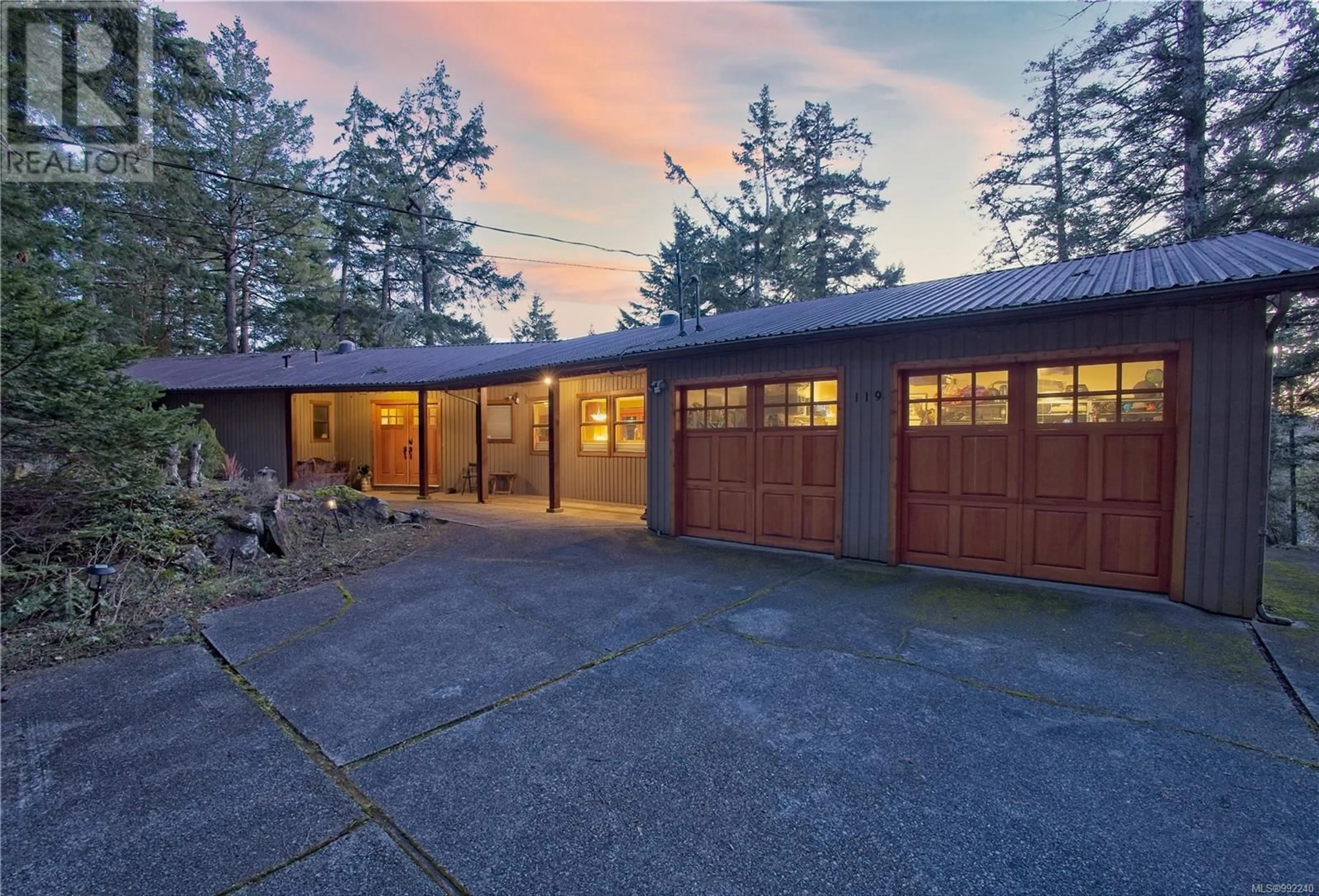 Indoor garage for 119 RUSSELL ROAD, Salt Spring British Columbia V8K1R5