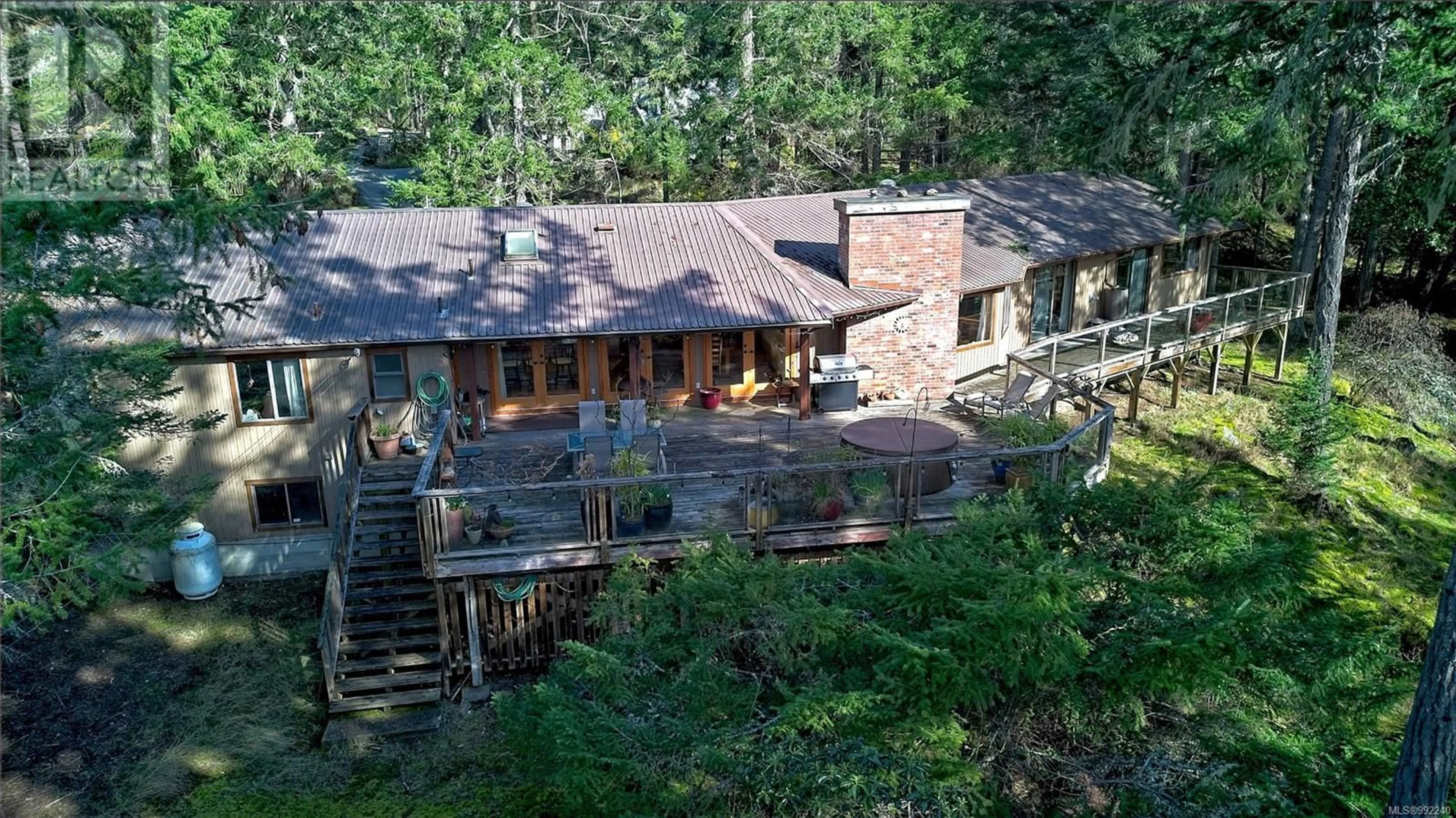 A pic from outside/outdoor area/front of a property/back of a property/a pic from drone, unknown for 119 RUSSELL ROAD, Salt Spring British Columbia V8K1R5