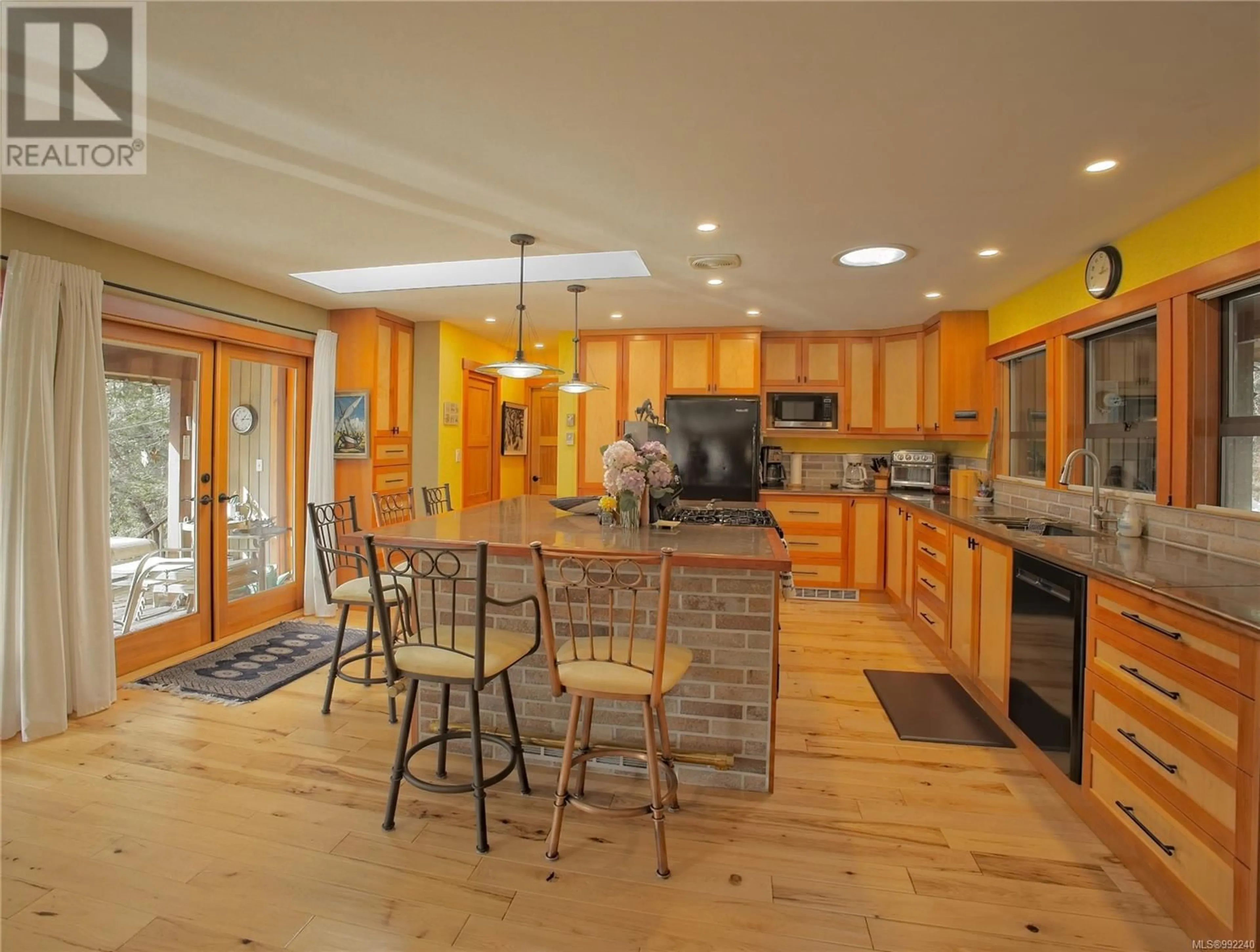 Open concept kitchen, unknown for 119 RUSSELL ROAD, Salt Spring British Columbia V8K1R5