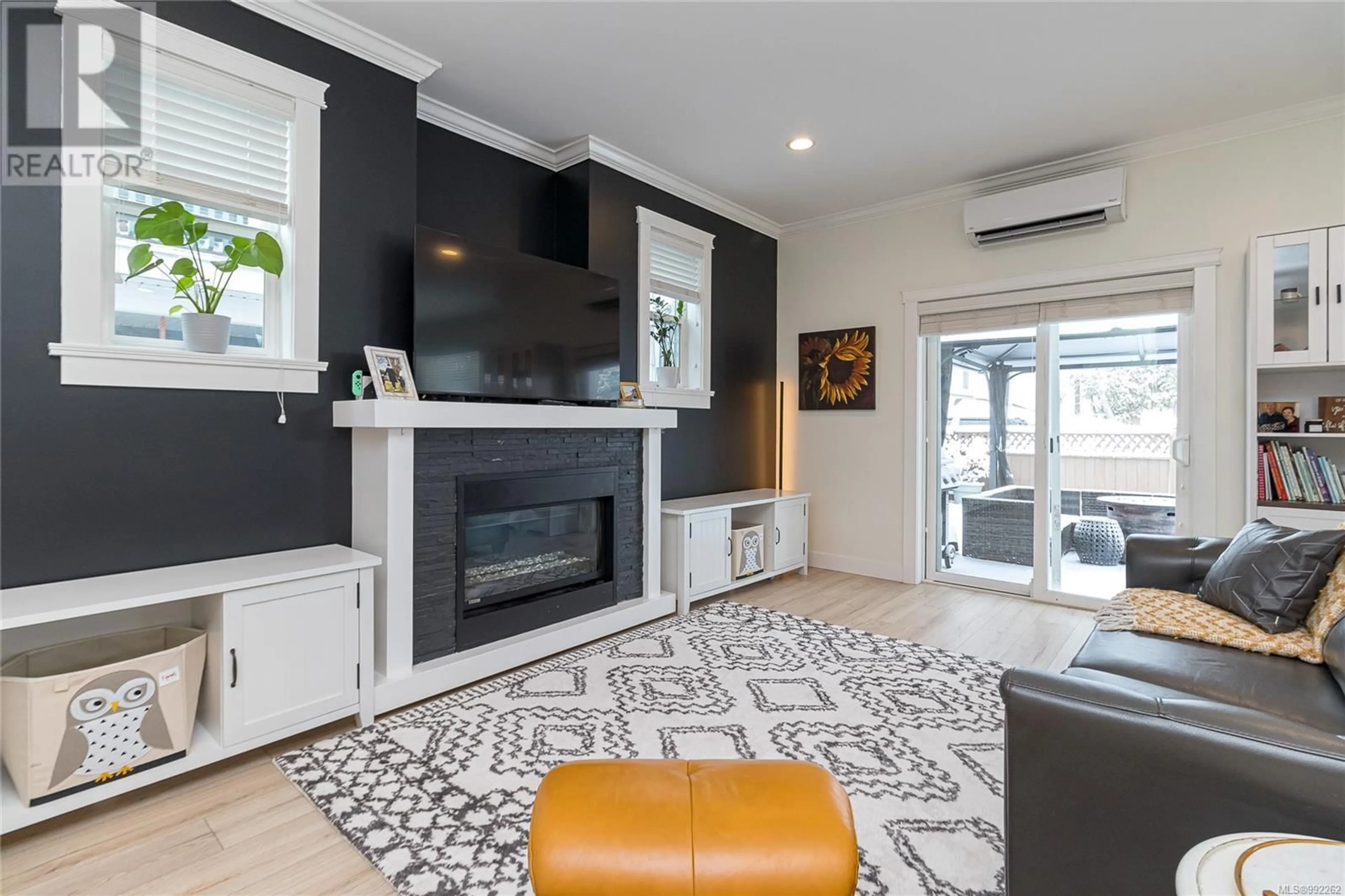 Living room with furniture, unknown for 2796 LAKE END ROAD, Langford British Columbia V9B5T5