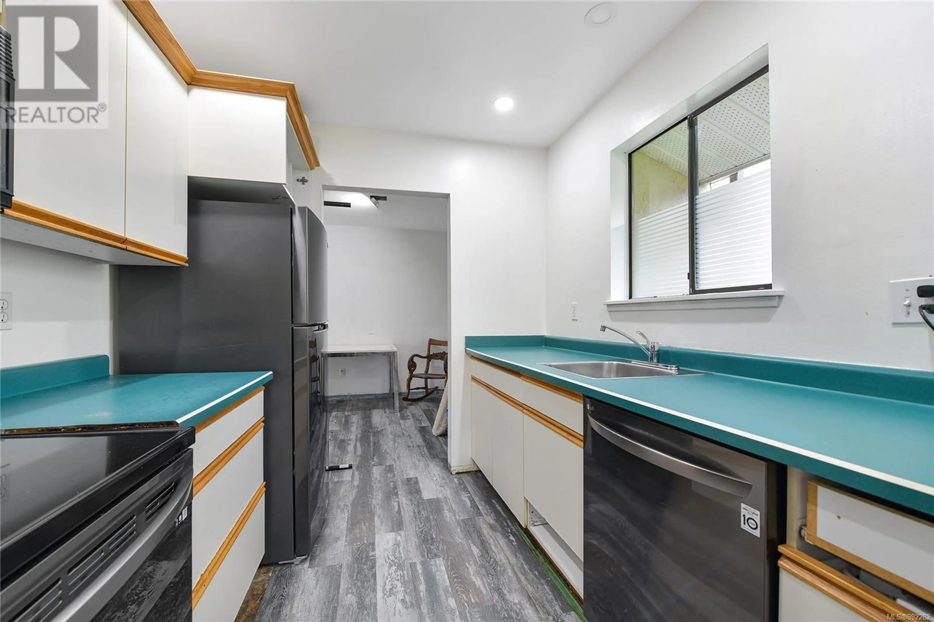 Standard kitchen, unknown for 17 - 7675 EAST SAANICH ROAD, Central Saanich British Columbia V8M1L9