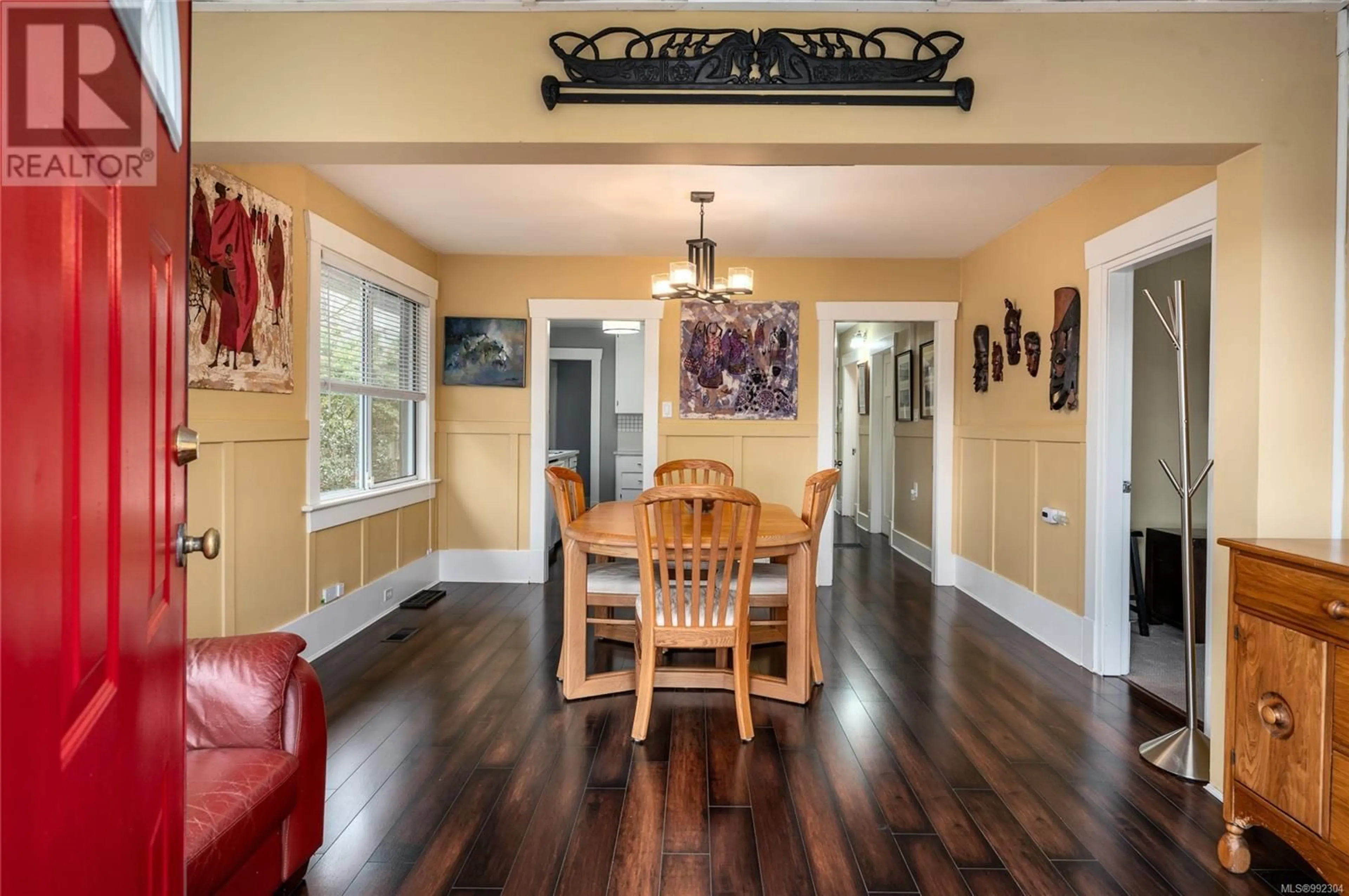 Dining room, wood/laminate floor for 561 STEWART AVENUE, Nanaimo British Columbia V9S4C8