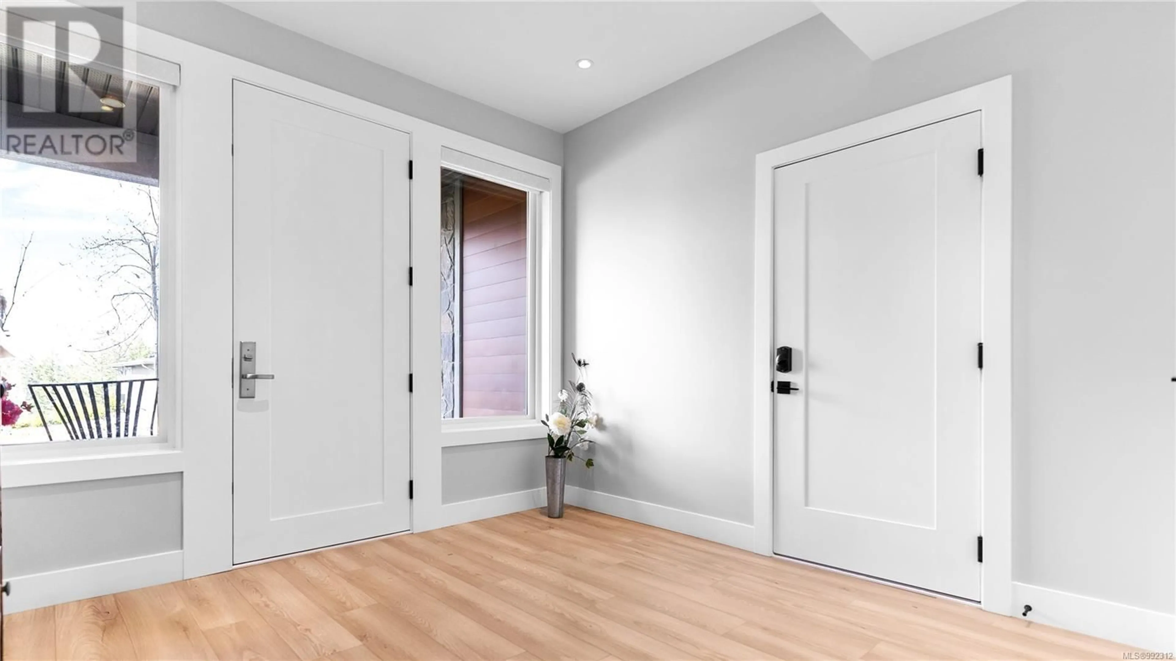 Indoor entryway for 6290 HIGHWOOD DRIVE, Duncan British Columbia V9L5R3