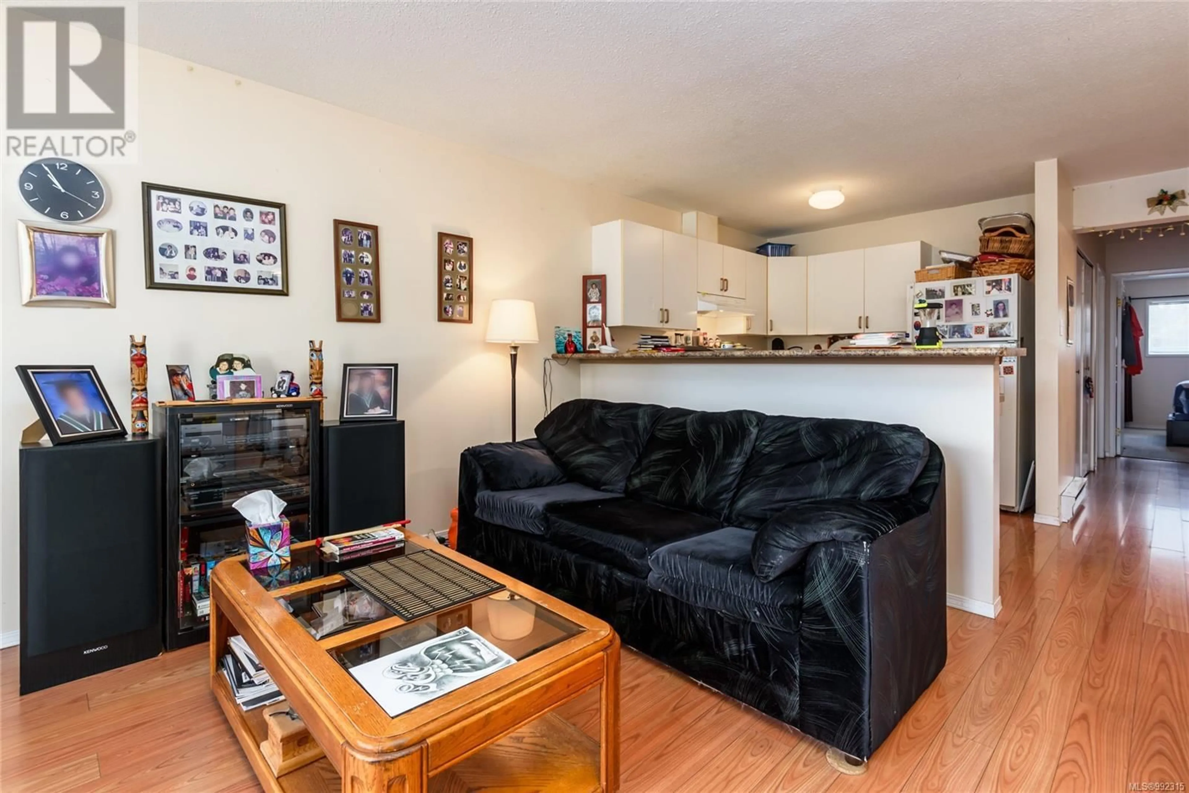 Living room with furniture, wood/laminate floor for 21 - 1335 13TH STREET, Courtenay British Columbia V9N7B6