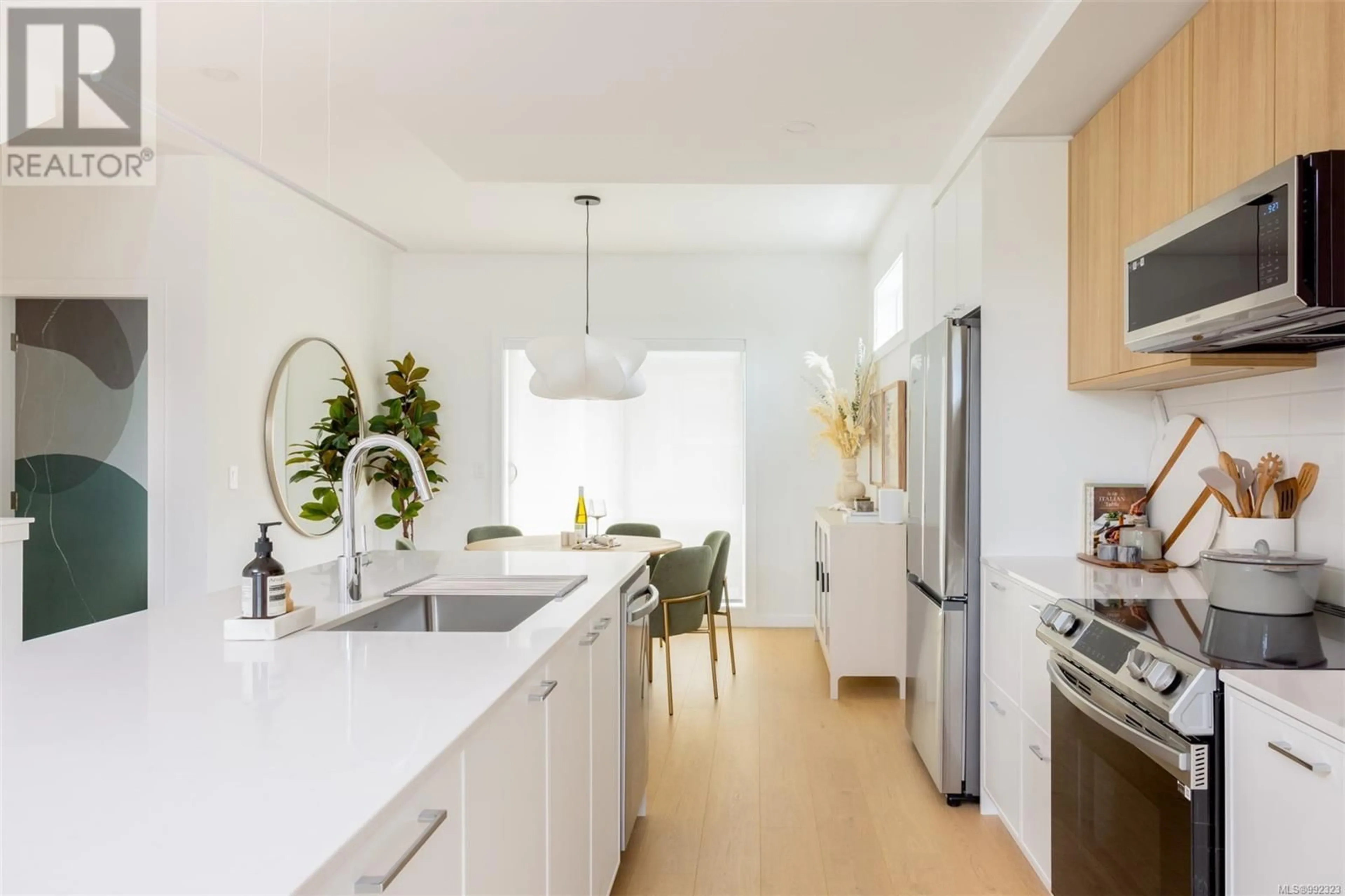 Contemporary kitchen, unknown for TH15 - 3450 WHITTIER AVENUE, Saanich British Columbia V8Z3R2