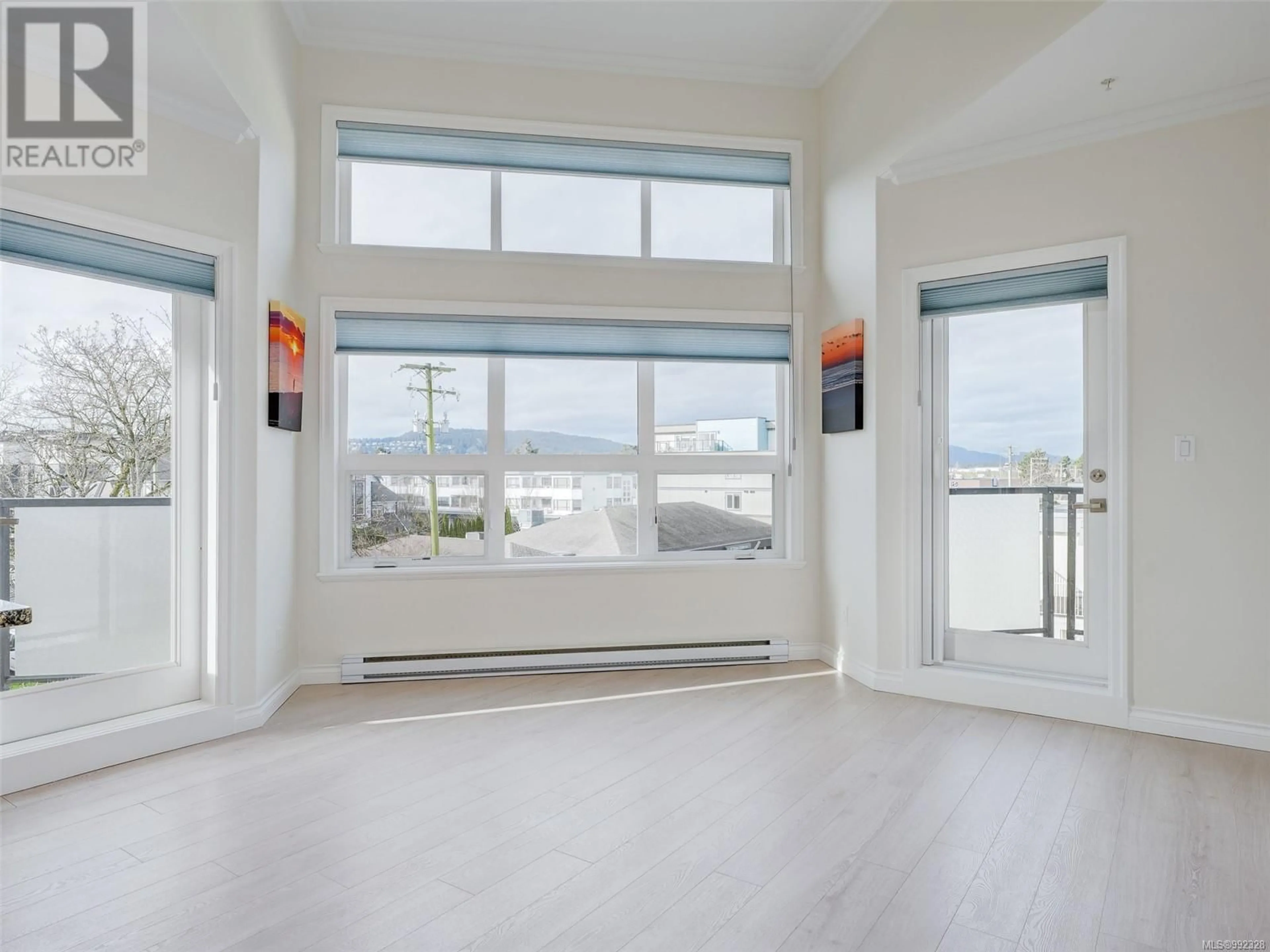 Indoor foyer for 302 - 9751 FOURTH STREET, Sidney British Columbia V8L2Y9