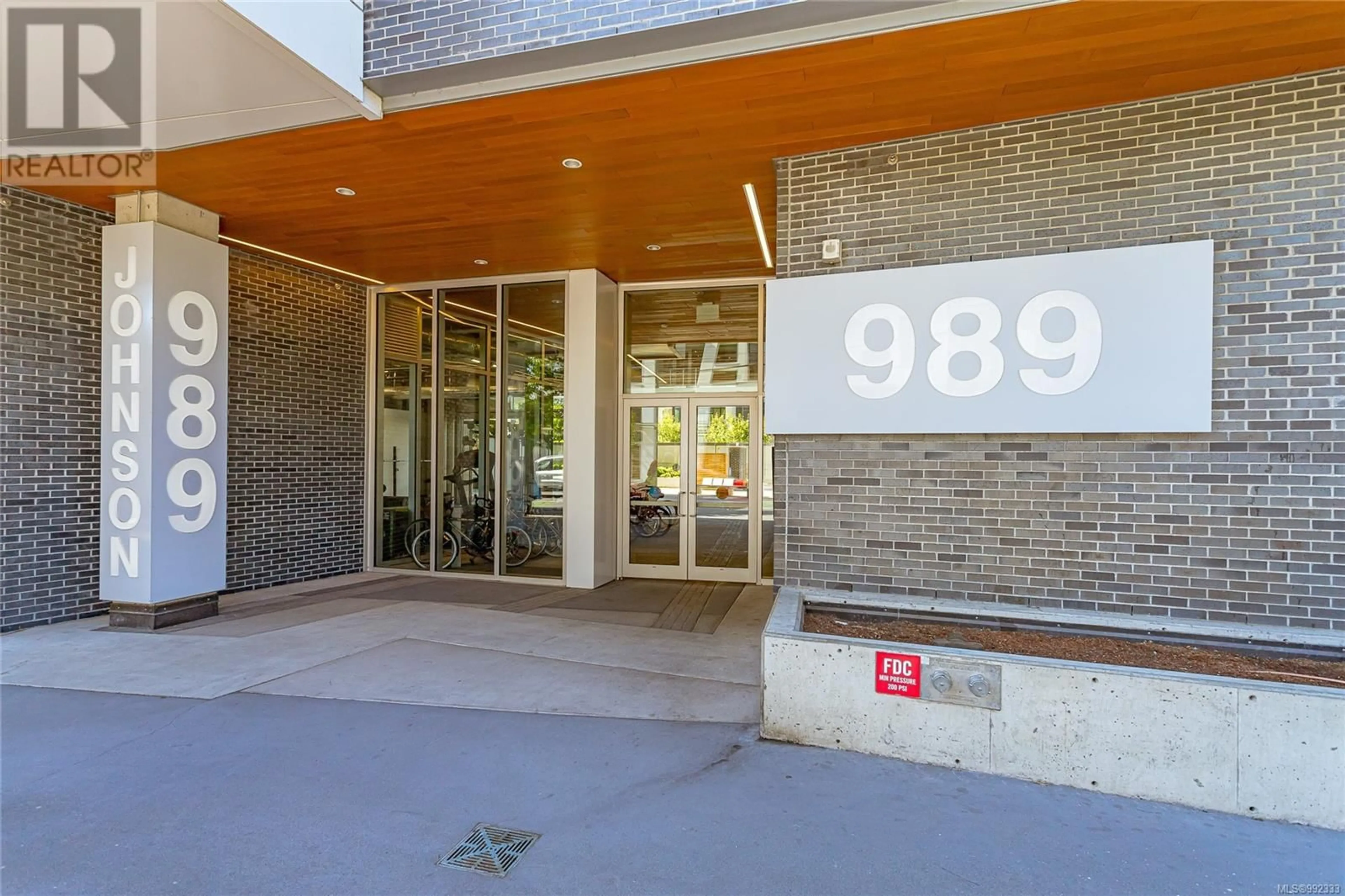 Indoor foyer for 205 - 989 JOHNSON STREET, Victoria British Columbia V8V0E3