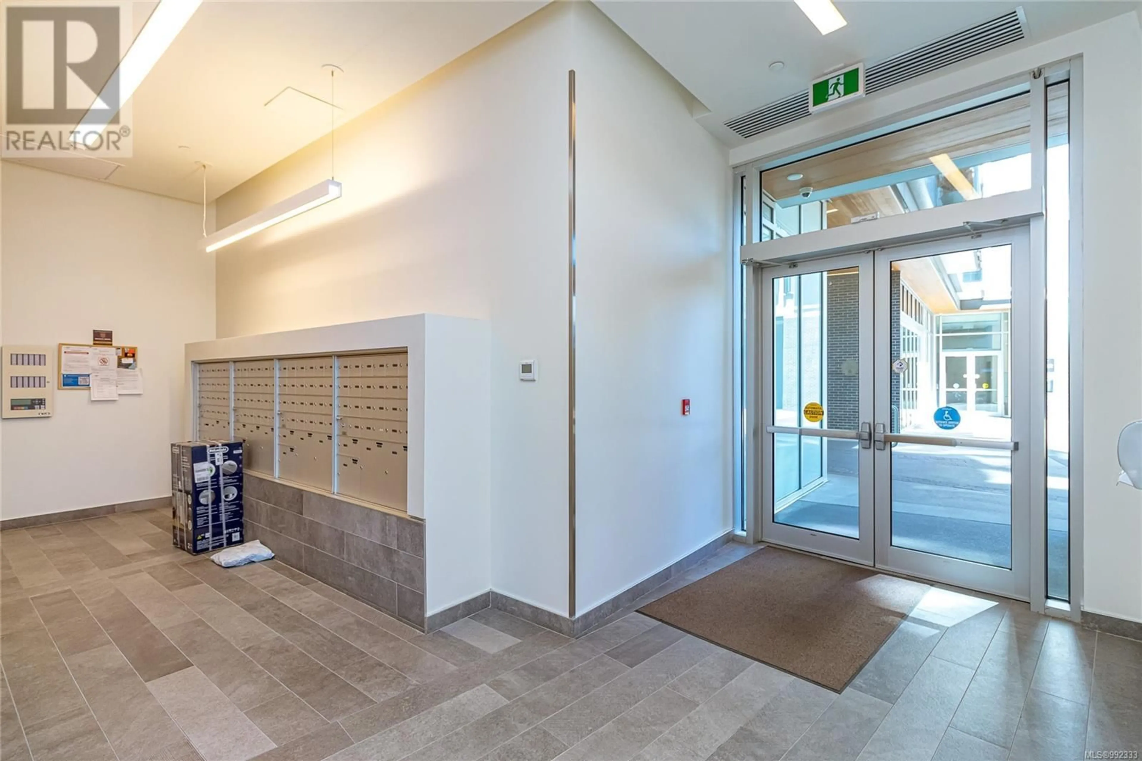 Indoor foyer for 205 - 989 JOHNSON STREET, Victoria British Columbia V8V0E3