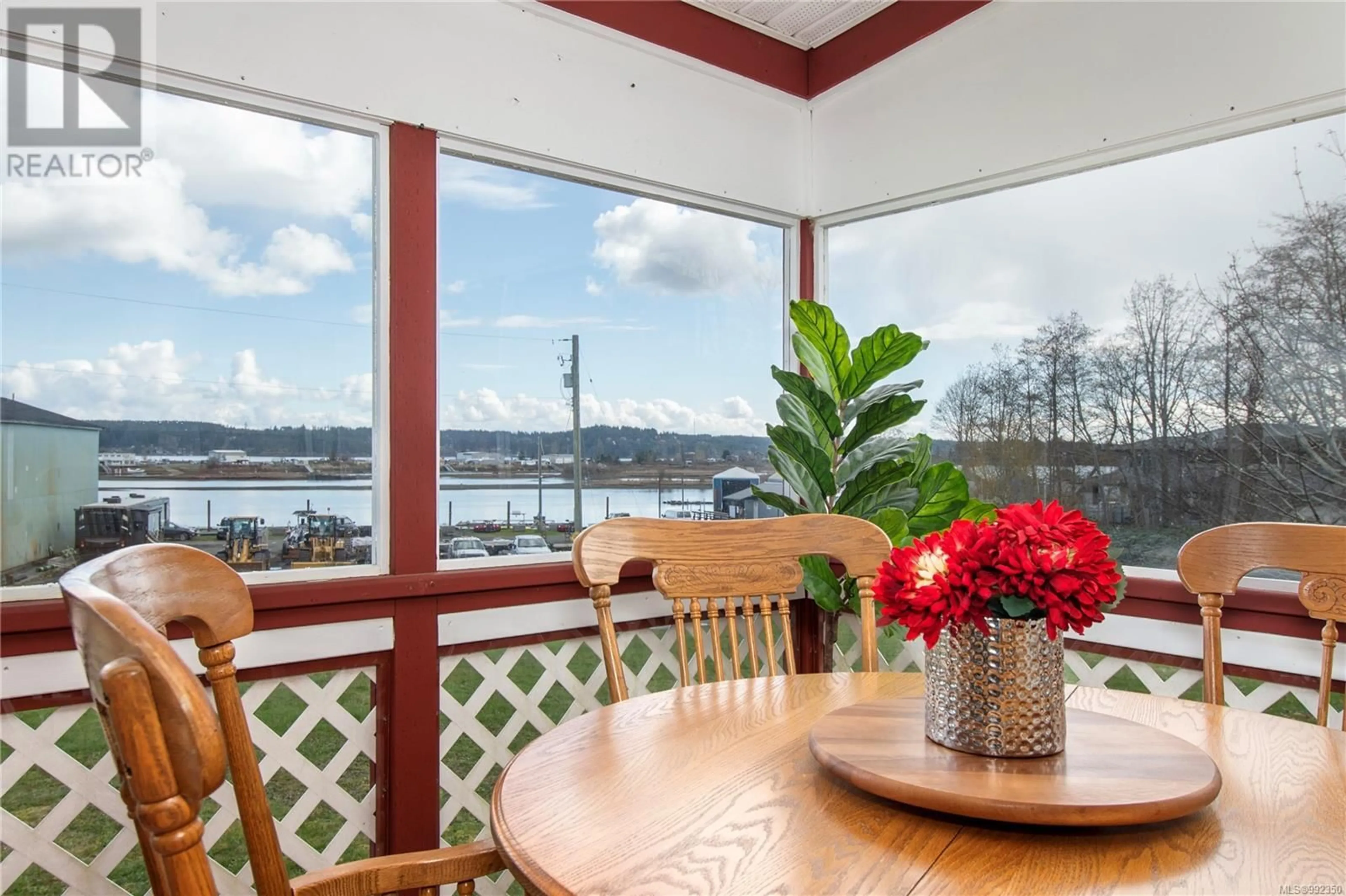 Dining room, wood/laminate floor for 2 - 1451 PERKINS ROAD, Campbell River British Columbia V9W4R8
