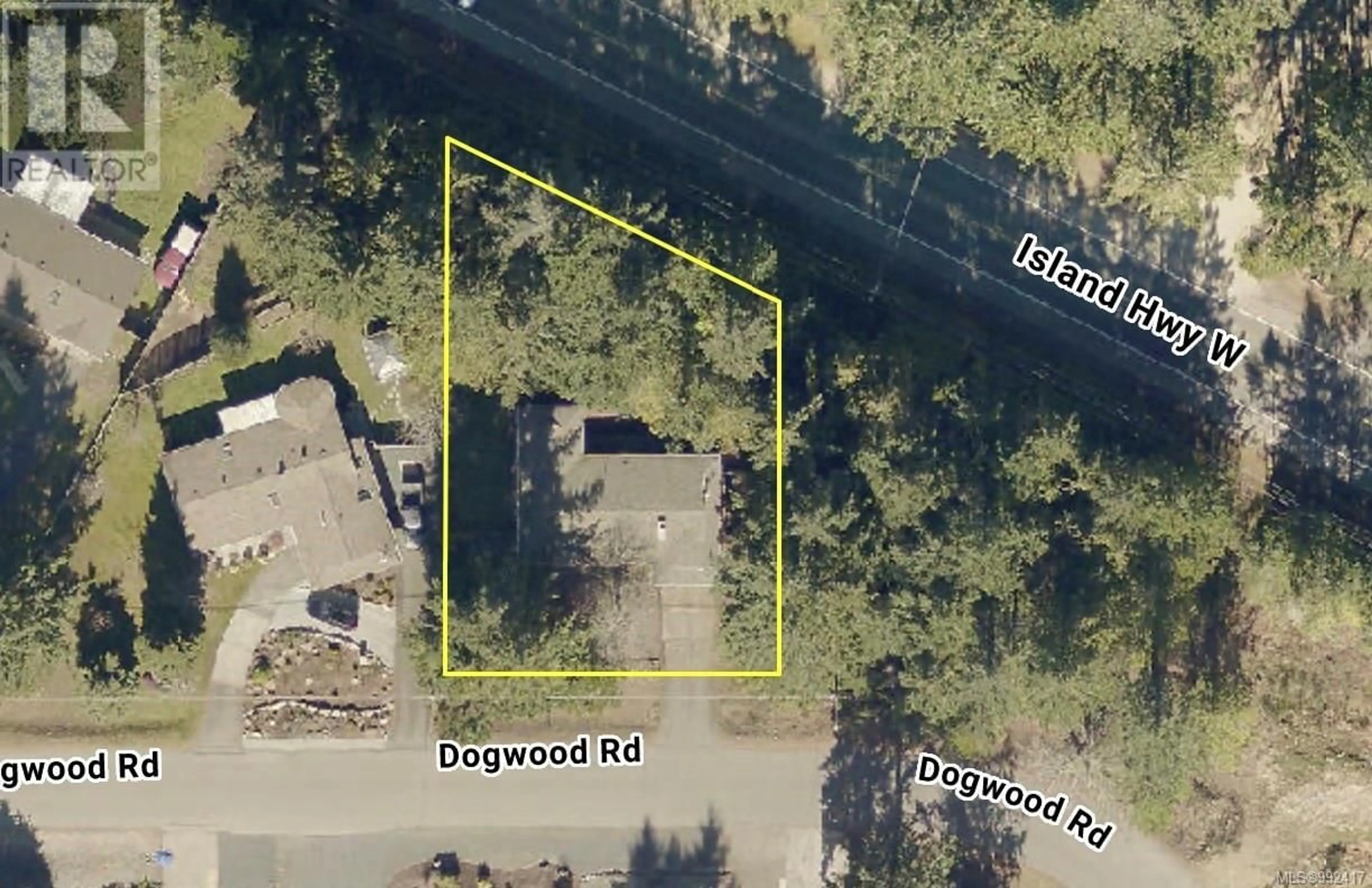 A pic from outside/outdoor area/front of a property/back of a property/a pic from drone, street for 655 DOGWOOD ROAD, Qualicum Beach British Columbia V9K1A9