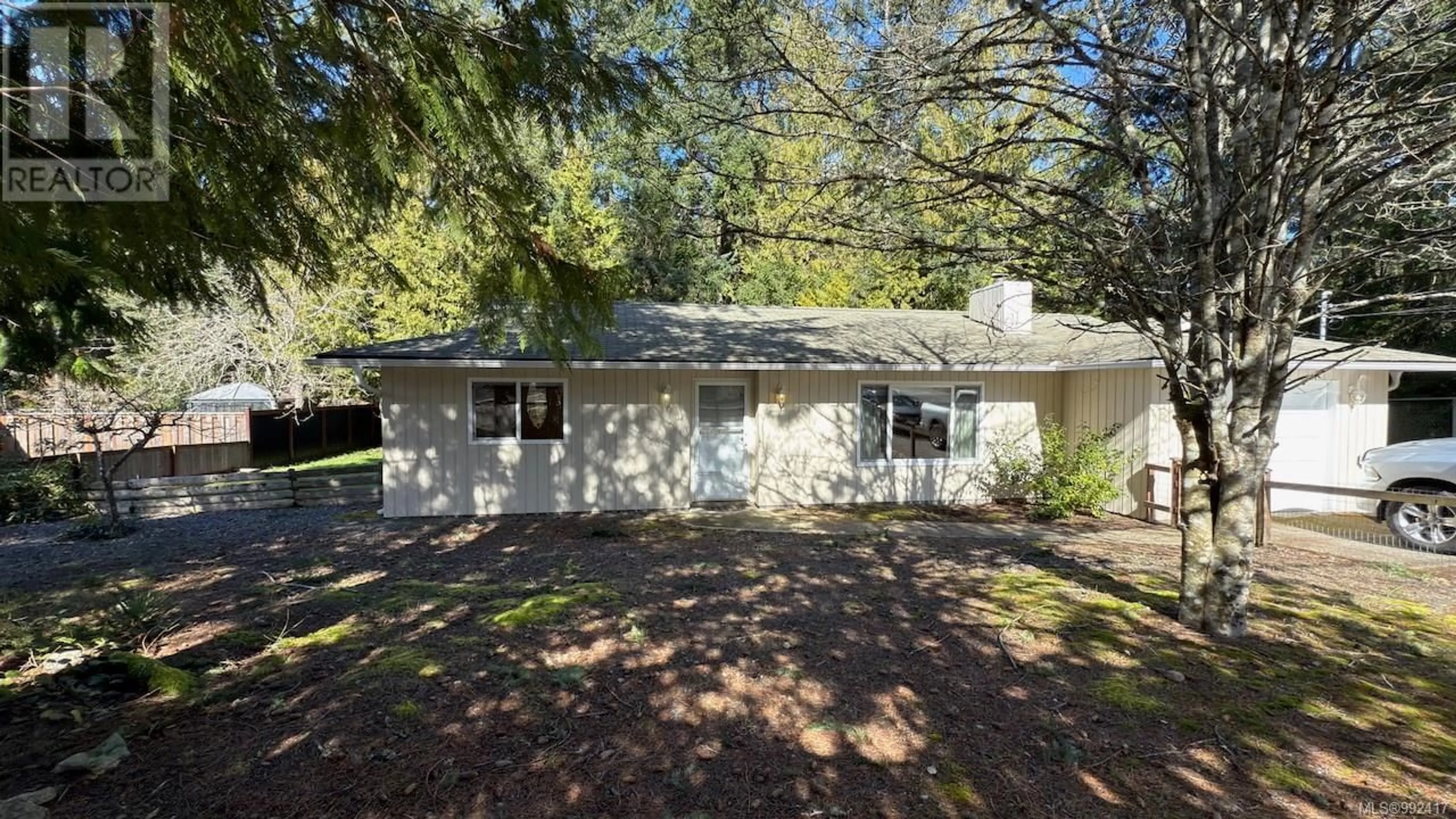 Home with vinyl exterior material, unknown for 655 DOGWOOD ROAD, Qualicum Beach British Columbia V9K1A9