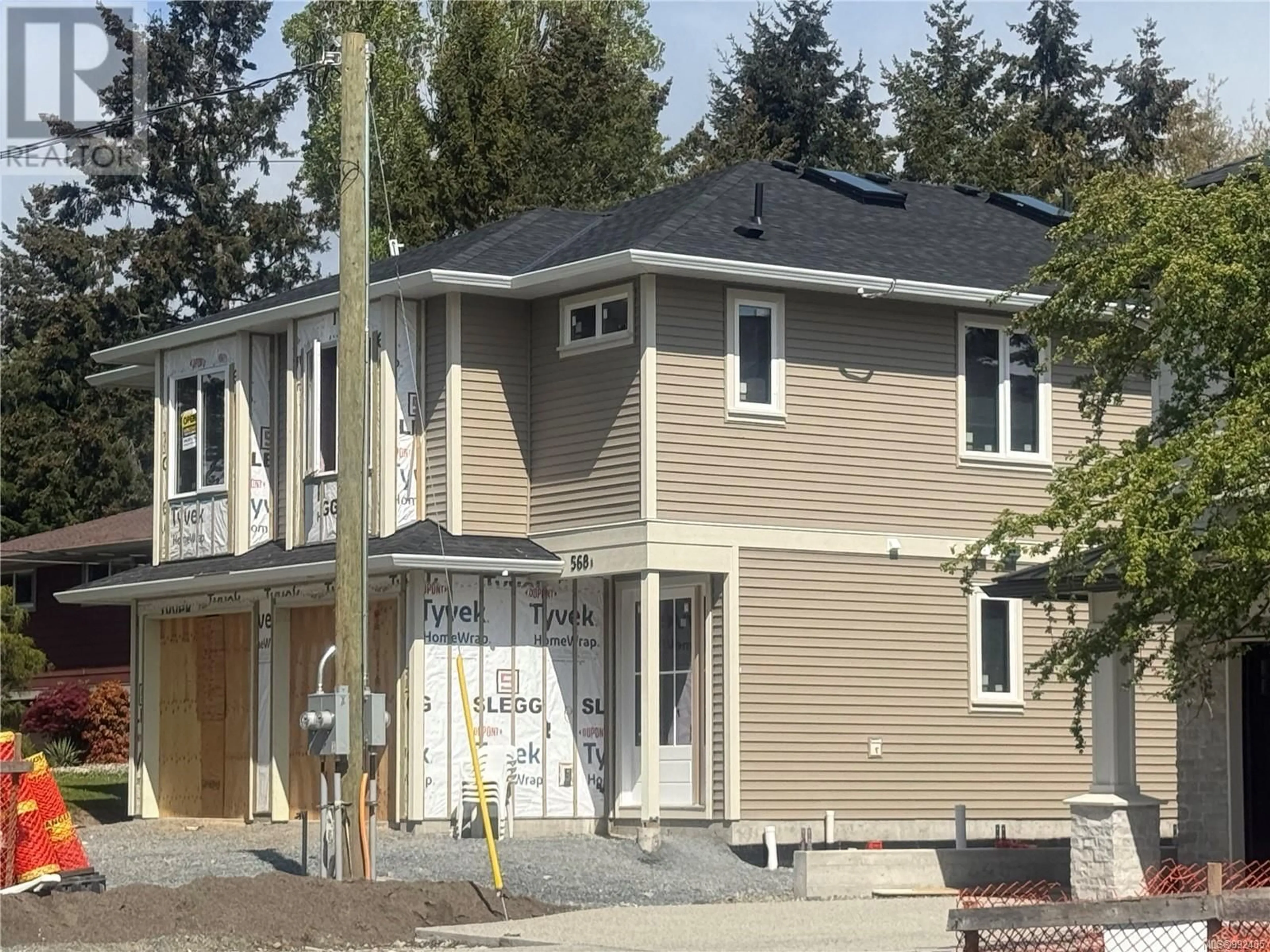 Home with vinyl exterior material, street for B - 568 KAY STREET, Saanich British Columbia V8Z2L3