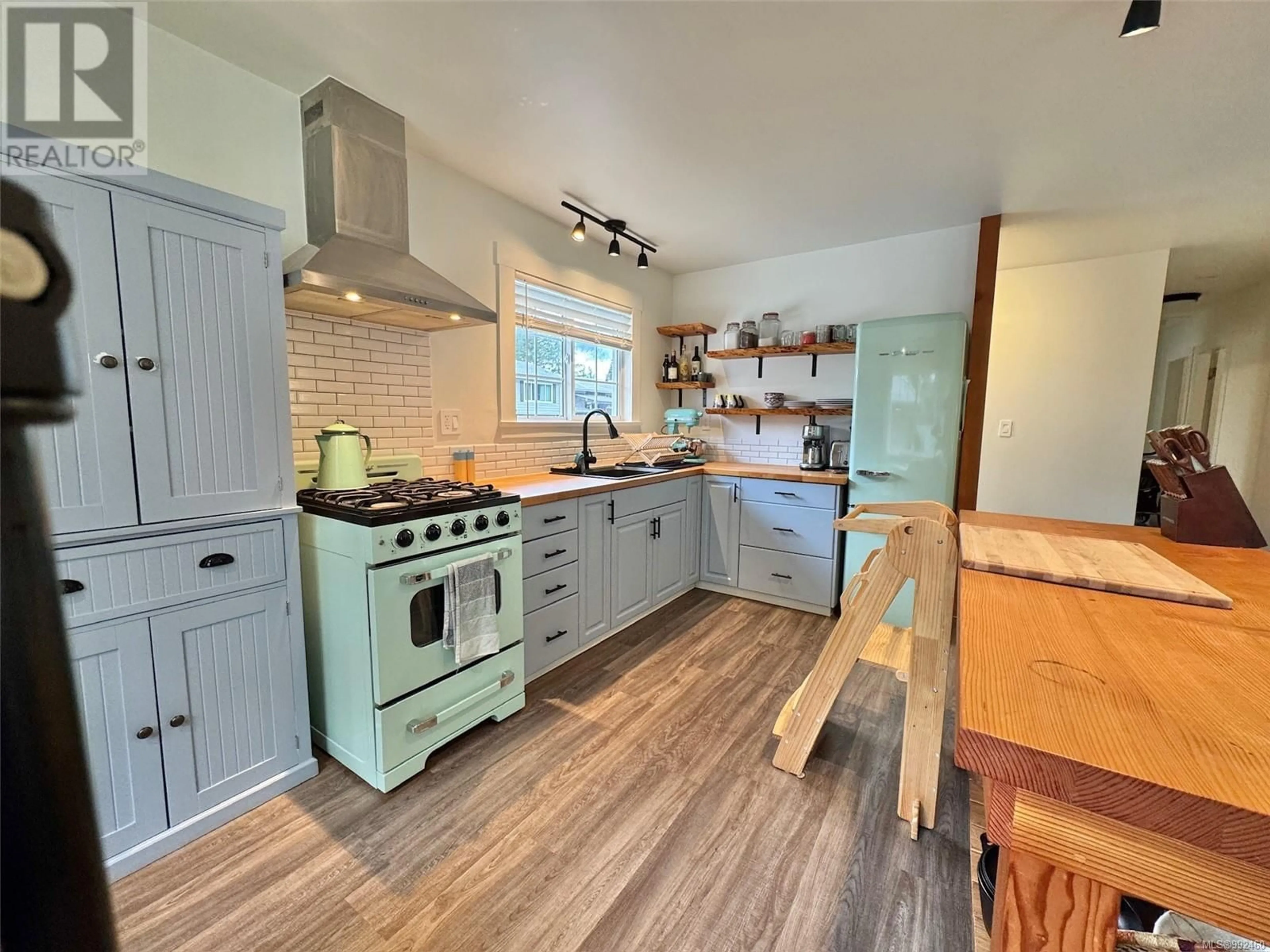 Open concept kitchen, unknown for 603 HUMMINGBIRD LANE, Gold River British Columbia V0P1G0