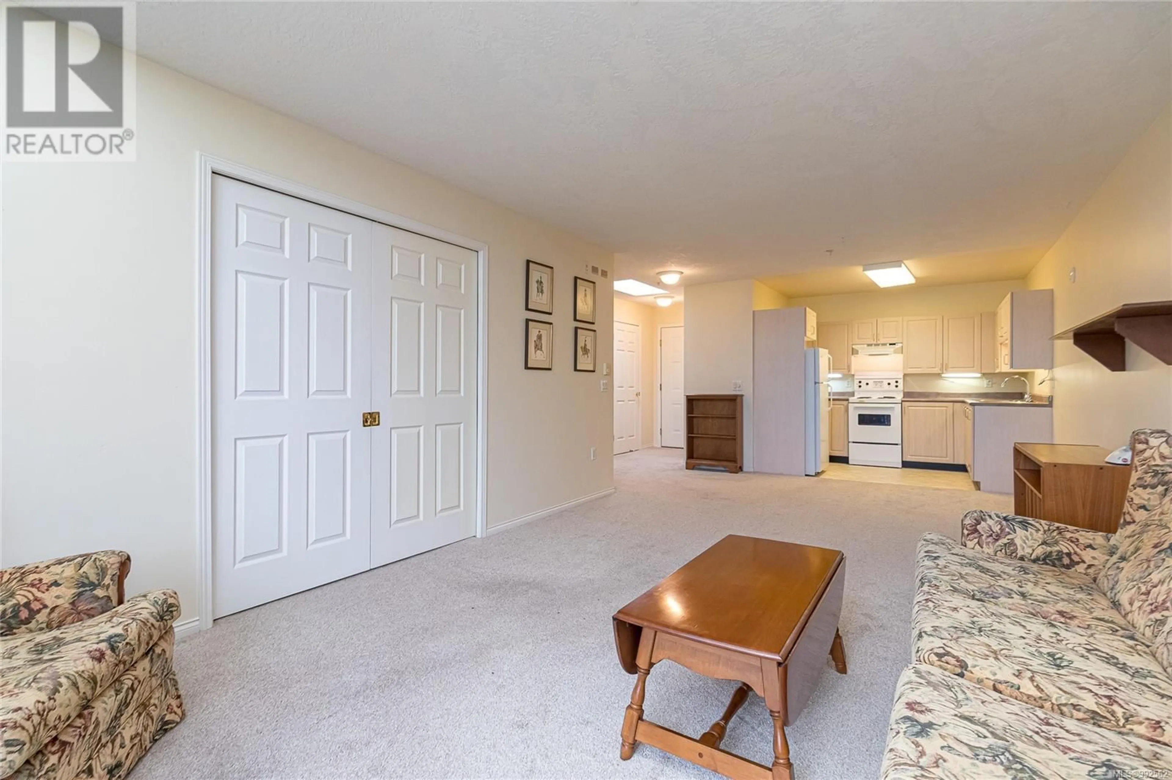 Unknown for 315 - 1485 GARNET ROAD, Saanich British Columbia V8P5T5