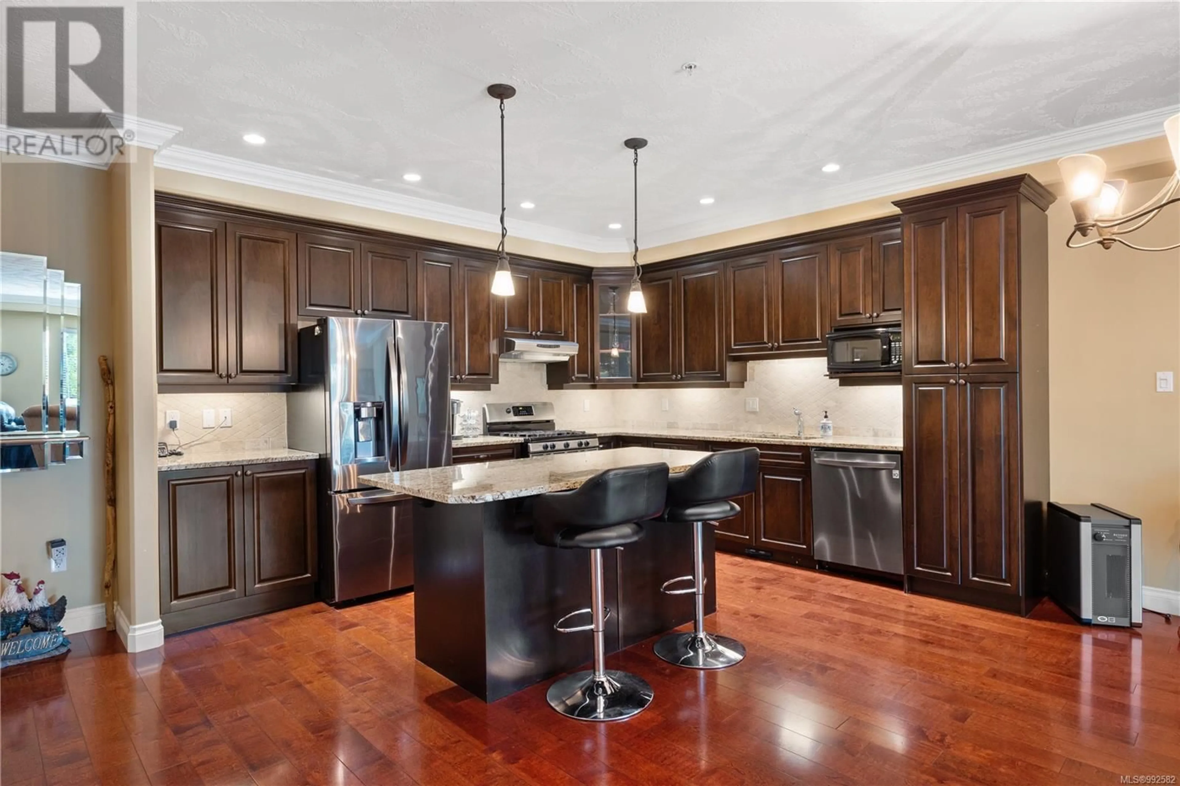 Open concept kitchen, ceramic/tile floor for 415 - 3666 ROYAL VISTA WAY, Courtenay British Columbia V9N9X8