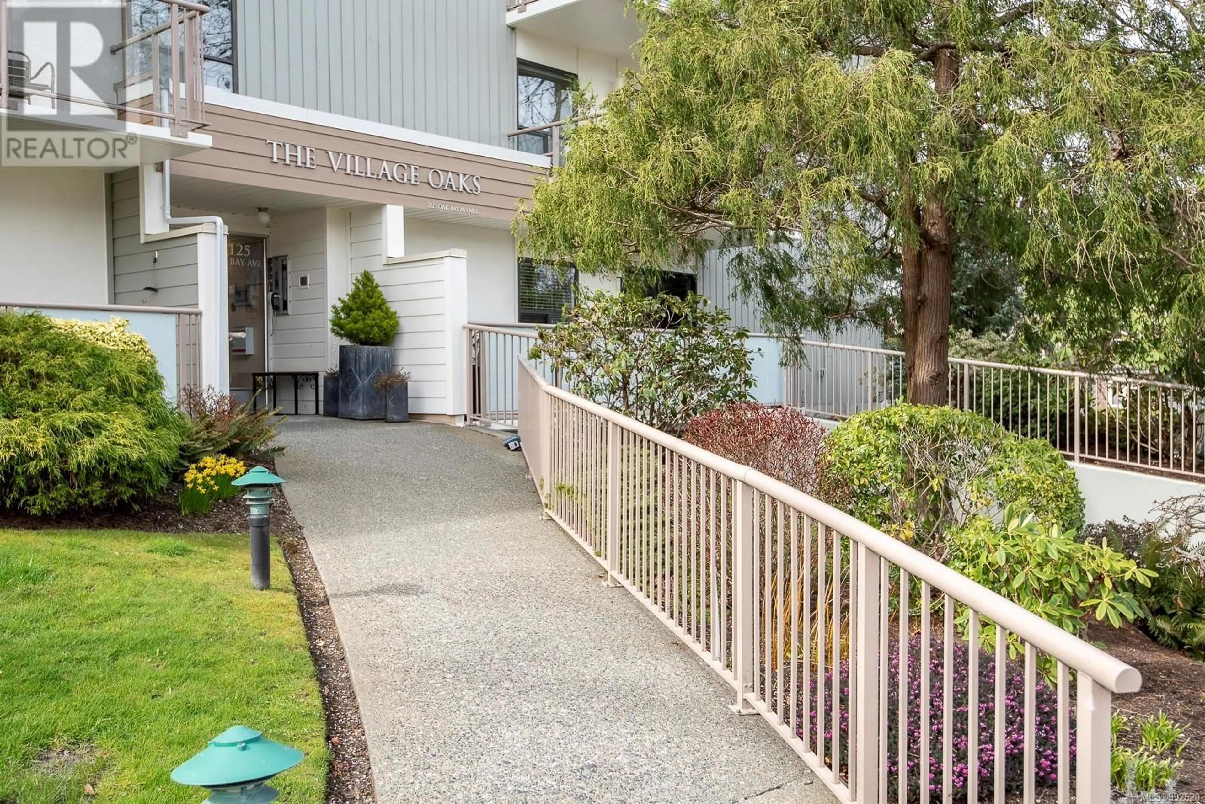 Patio, street for 406 - 2125 OAK BAY AVENUE, Oak Bay British Columbia V8R1E8
