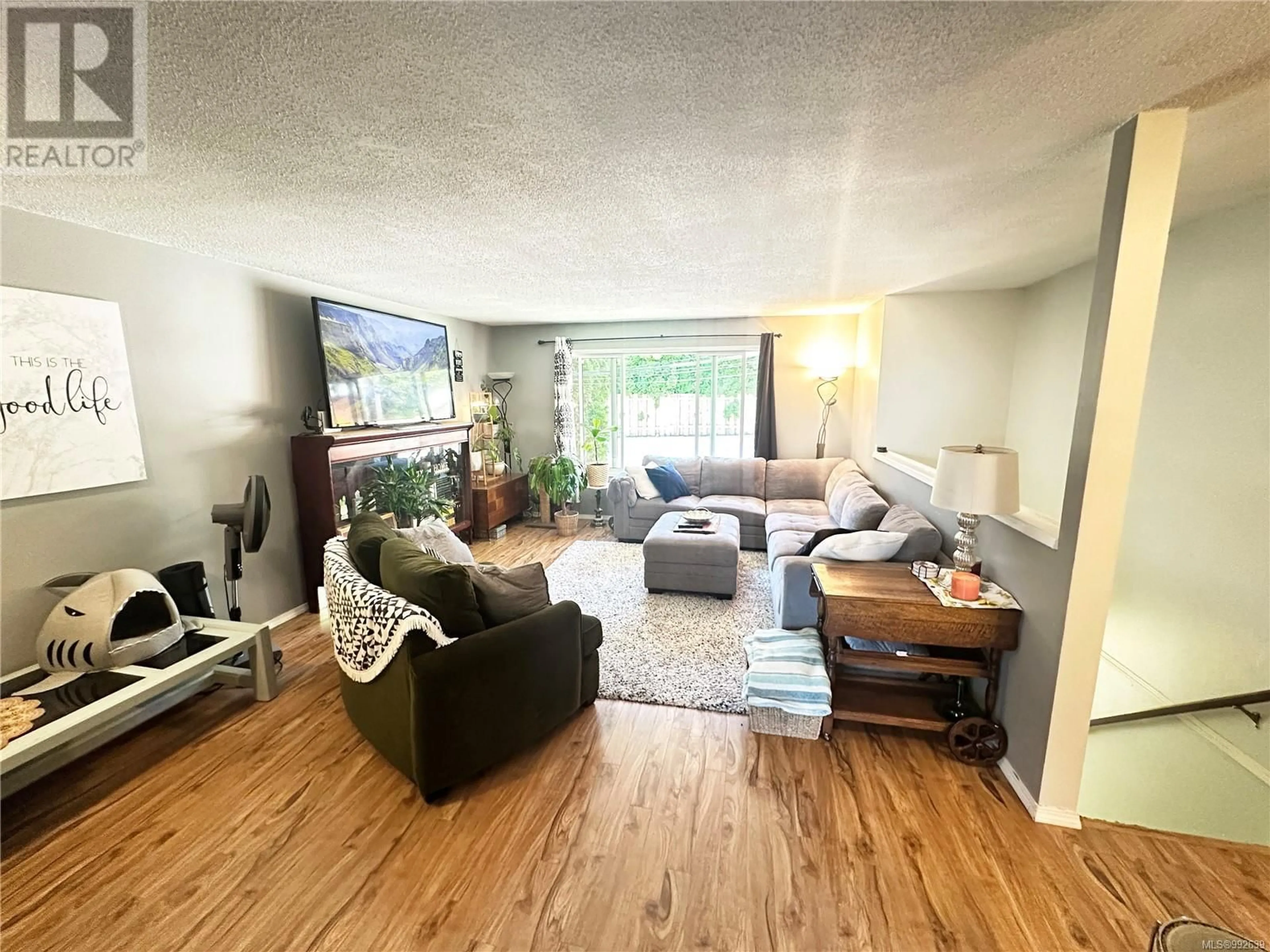Living room with furniture, wood/laminate floor for 2326 PANORAMA VIEW DRIVE, Nanaimo British Columbia V9R6T1