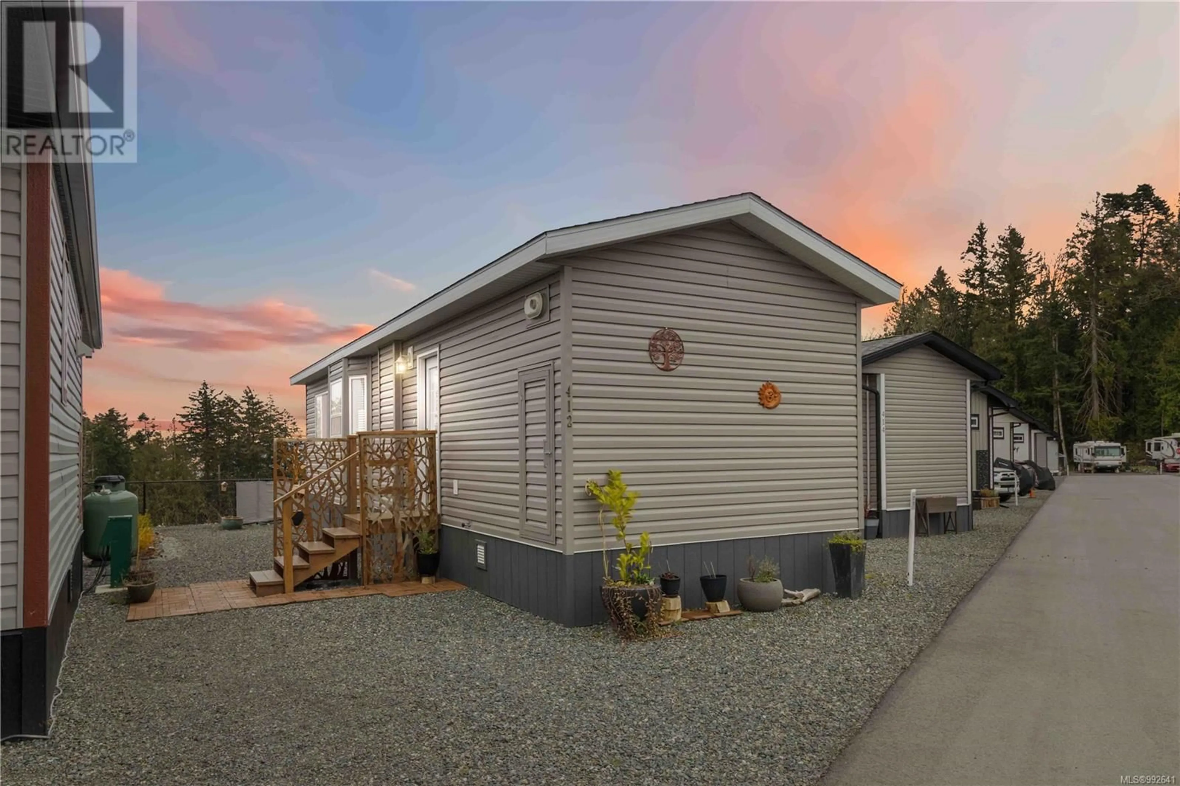 Home with vinyl exterior material, street for 412 - 747 OLD PLACE ROAD, Central Saanich British Columbia V8M0C3