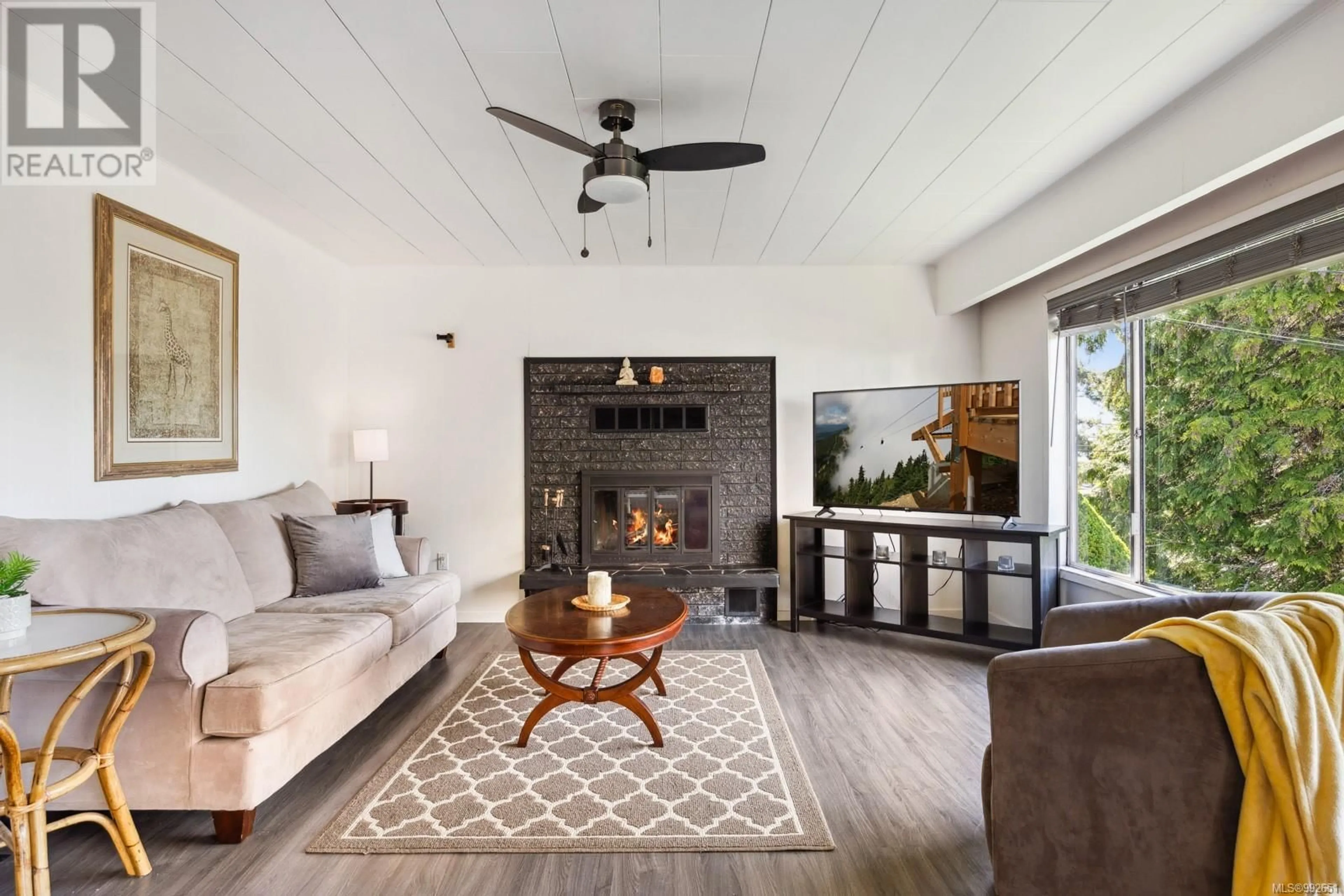 Living room with furniture, unknown for 2178 DOWNEY AVENUE, Comox British Columbia V9M1W8