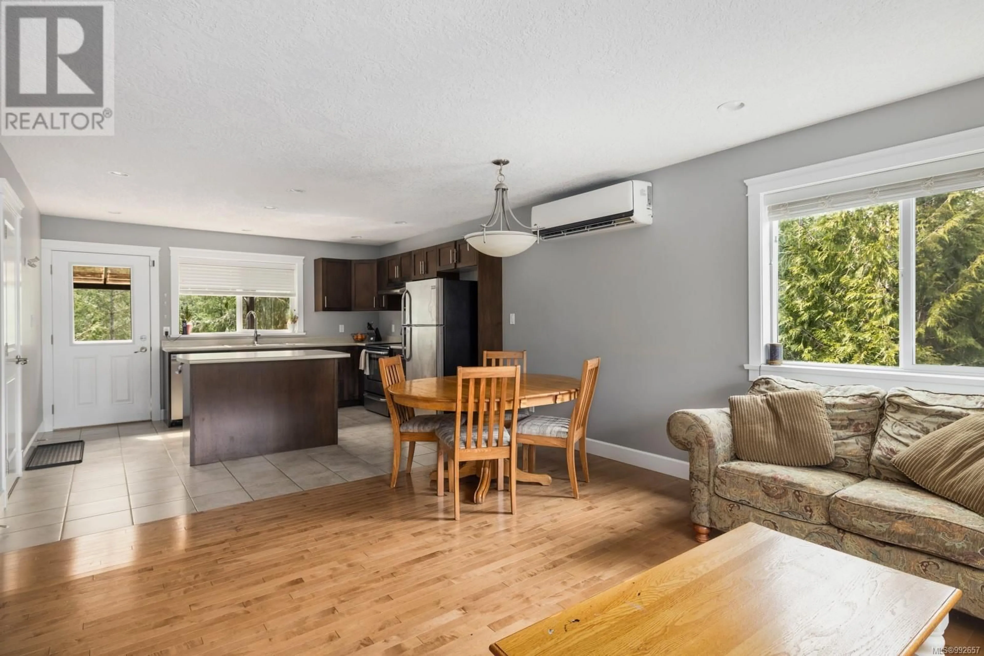 Open concept kitchen, wood/laminate floor for 4622 VISTA VIEW PLACE, Duncan British Columbia V9L6J8