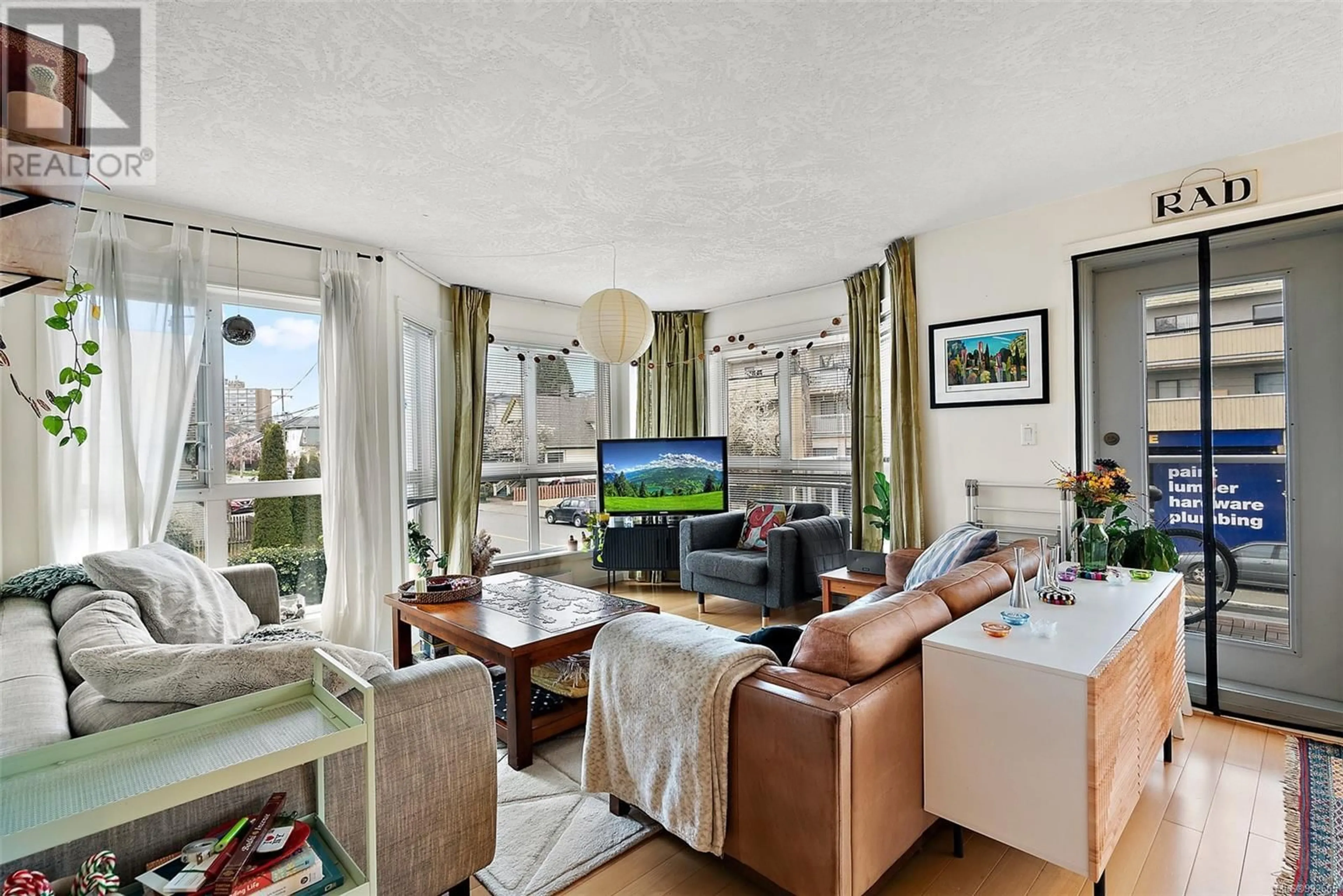 Living room with furniture, unknown for 202 - 1053 BALMORAL ROAD, Victoria British Columbia V8T1A7