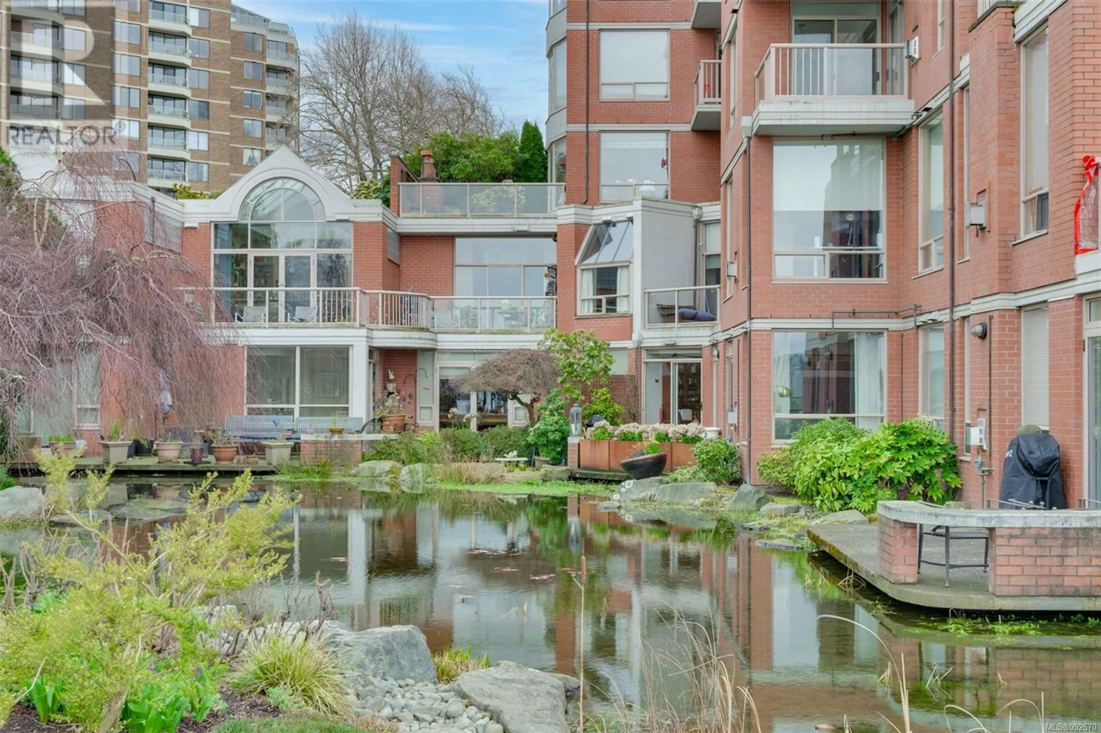 Patio, water/lake/river/ocean view for 104 - 636 MONTREAL STREET, Victoria British Columbia V8V4H1