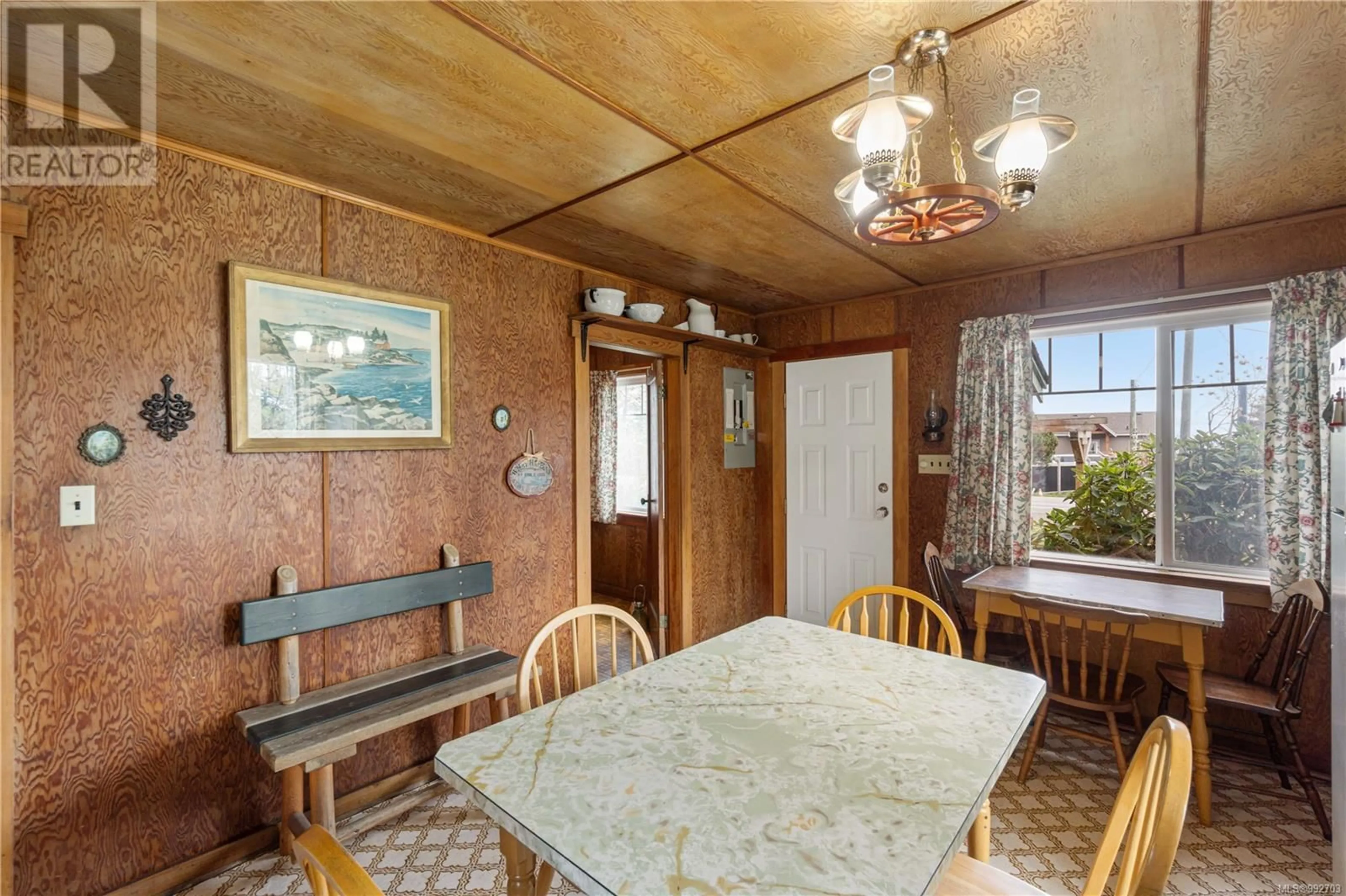 Dining room, unknown for 6100 ISLAND HIGHWAY WEST, Qualicum Beach British Columbia V9K2E2