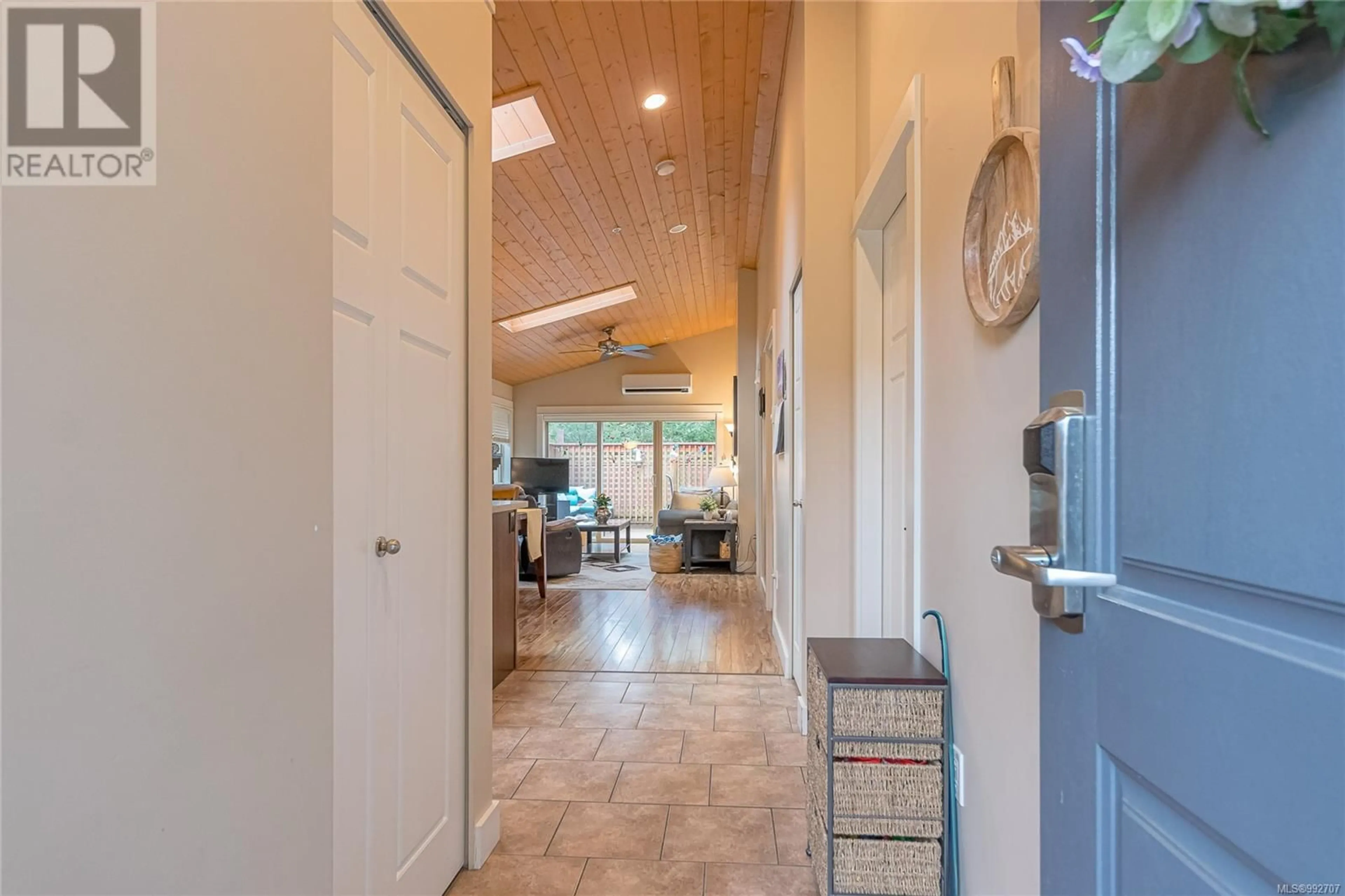 Indoor entryway for 240 - 1130 RESORT DRIVE, Parksville British Columbia V9P2E3