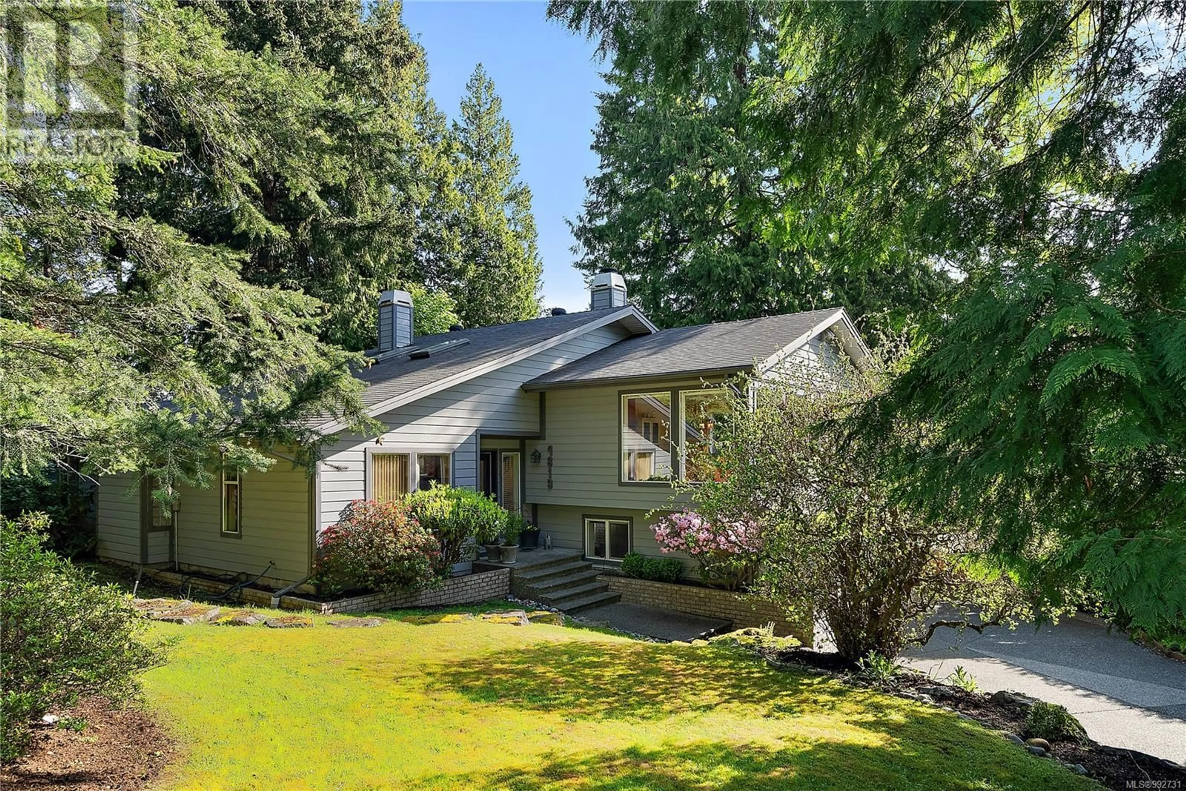Home with vinyl exterior material, street for 4813 SEA RIDGE DRIVE, Saanich British Columbia V8Y3B6